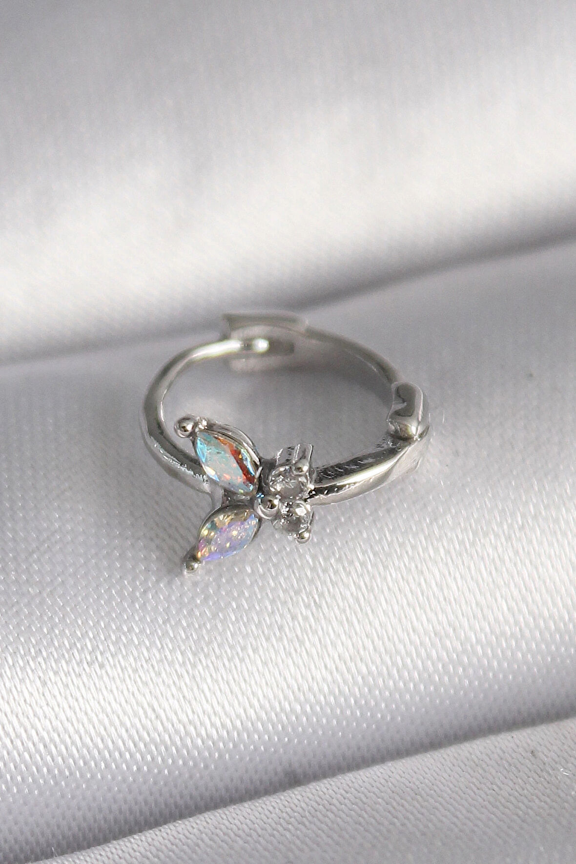 Dodes 316L Çelik Gümüş Renk Zirkon Taşlı Kelebek Model Tragus Piercing TG27PR1329