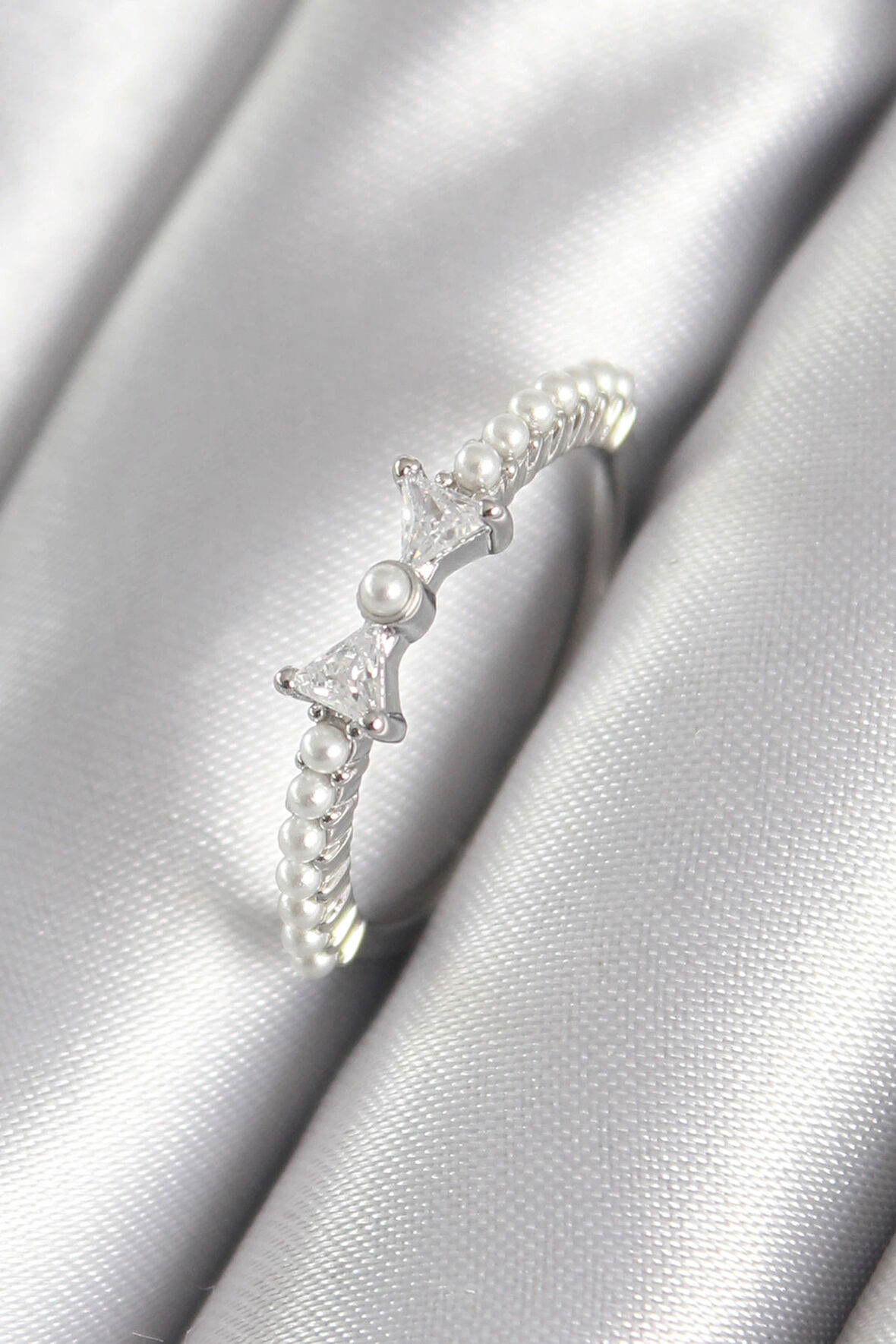 Dodes Pirinç Gümüş Renk Zirkon Taşlı Kurdele Model İnci Detay Kadın Yüzük TG27BYK3060