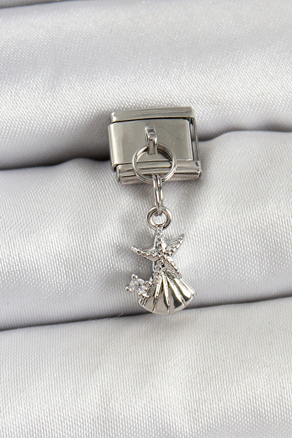 Dodes Dodes 316L Çelik Sallantılı Zirkon Taşlı Deniz Yıldızı Ve İstiridye Model Gümüş Renk Nomination Charm TG27BC1454