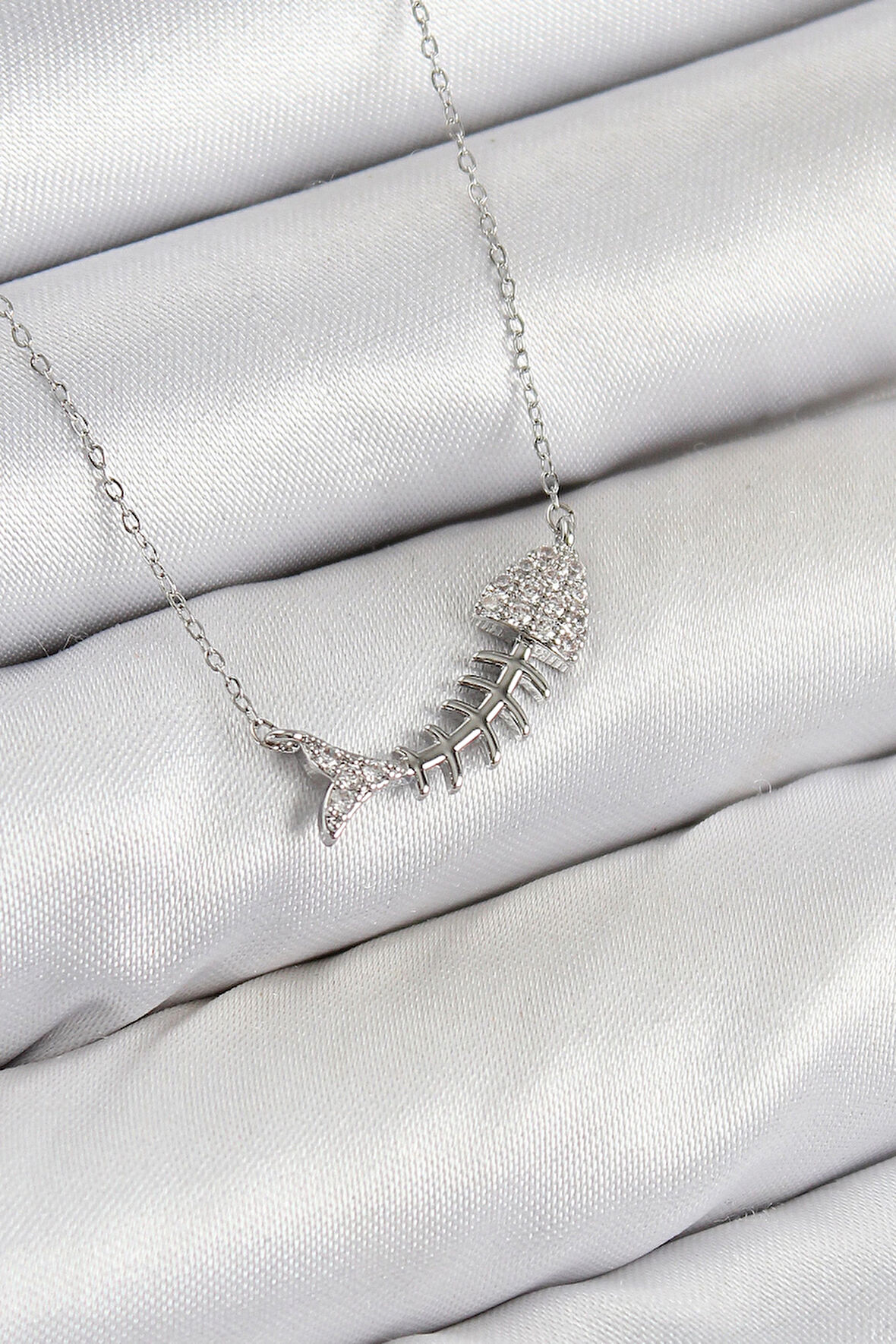 Dodes Pirinç Zirkon Taşlı Balık Kılçığı Model Gümüş Renk Kadın Kolye TG27BKO10413