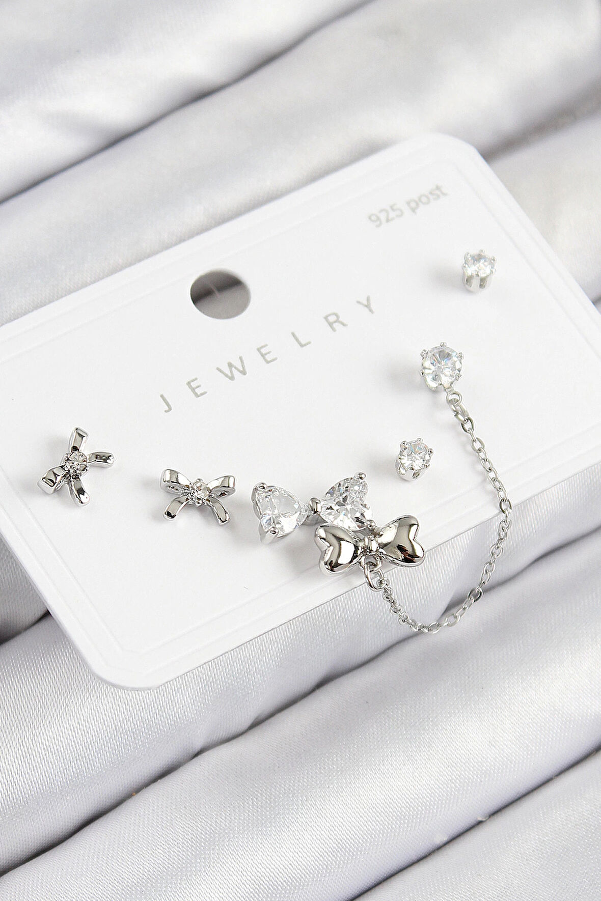 Dodes Pirinç Zirkon Taşlı Fiyonk Model Gümüş Renk 925 Ayar Gümüş Çivi Kadın Küpe Set TG27BKP11173