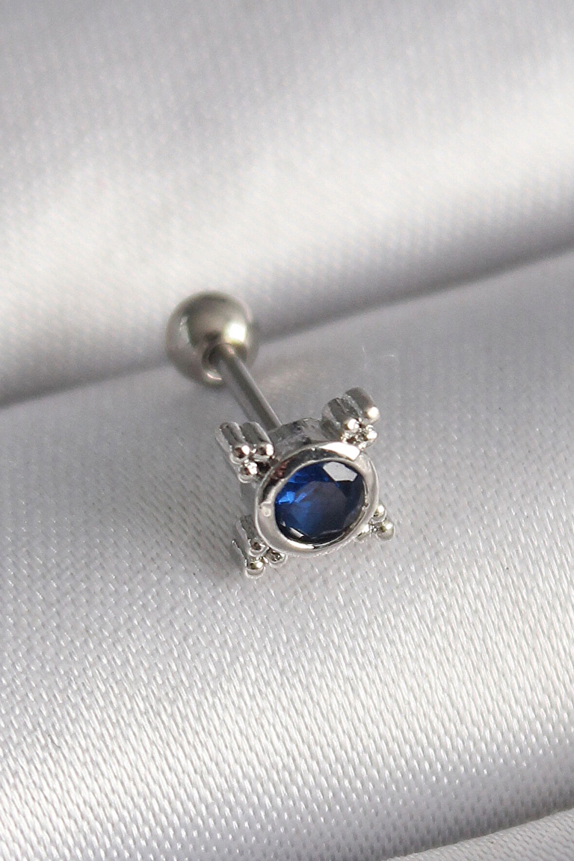 Dodes Dodes 316L Çelik Gümüş Renk Mavi Zirkon Taşlı Tragus Piercing TG27PR1285