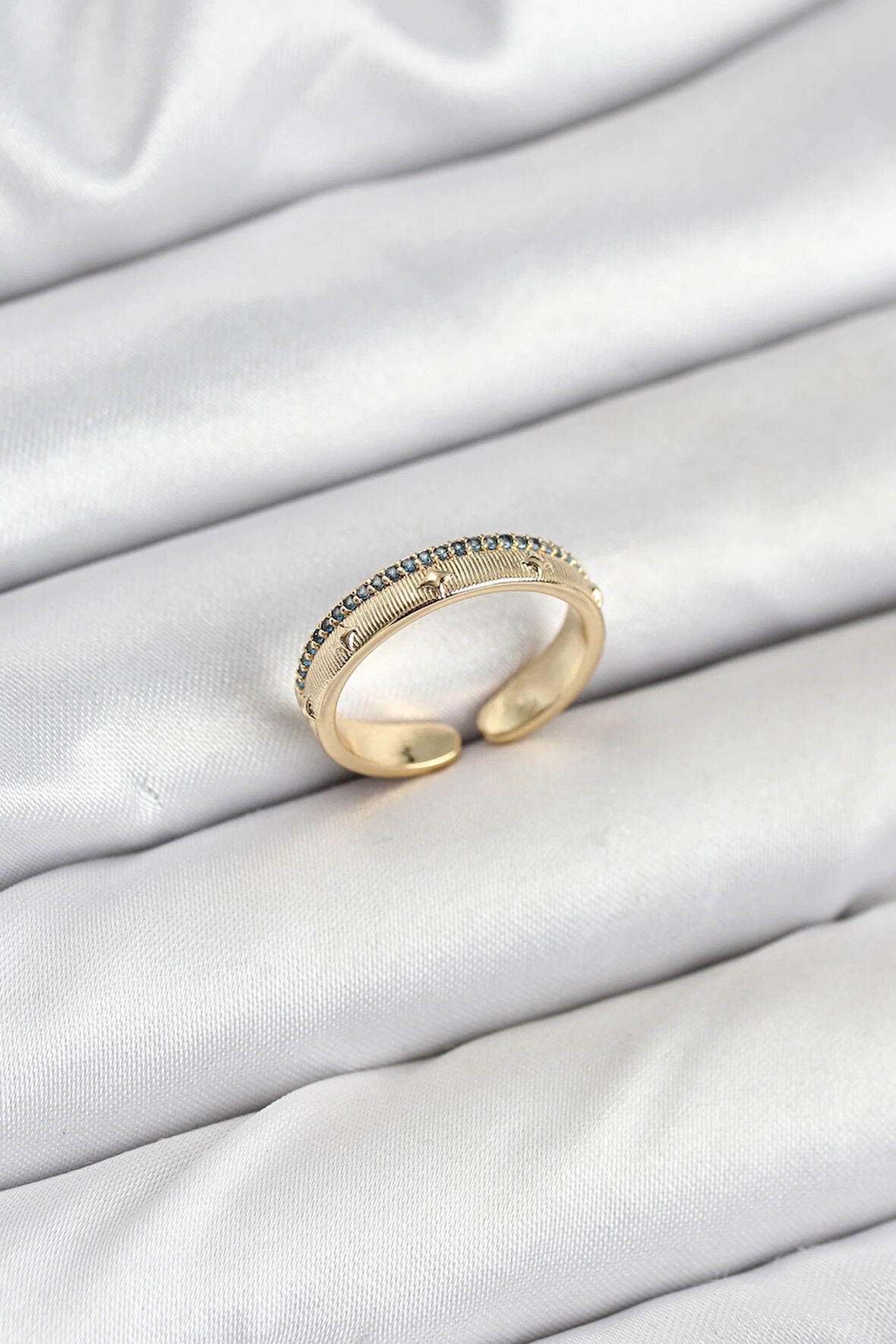 Dodes Pirinç Gold Renk Sıralı Zirkon Taşlı Kutup Yıldızı Model Kadın Yüzük TG27BYK3836