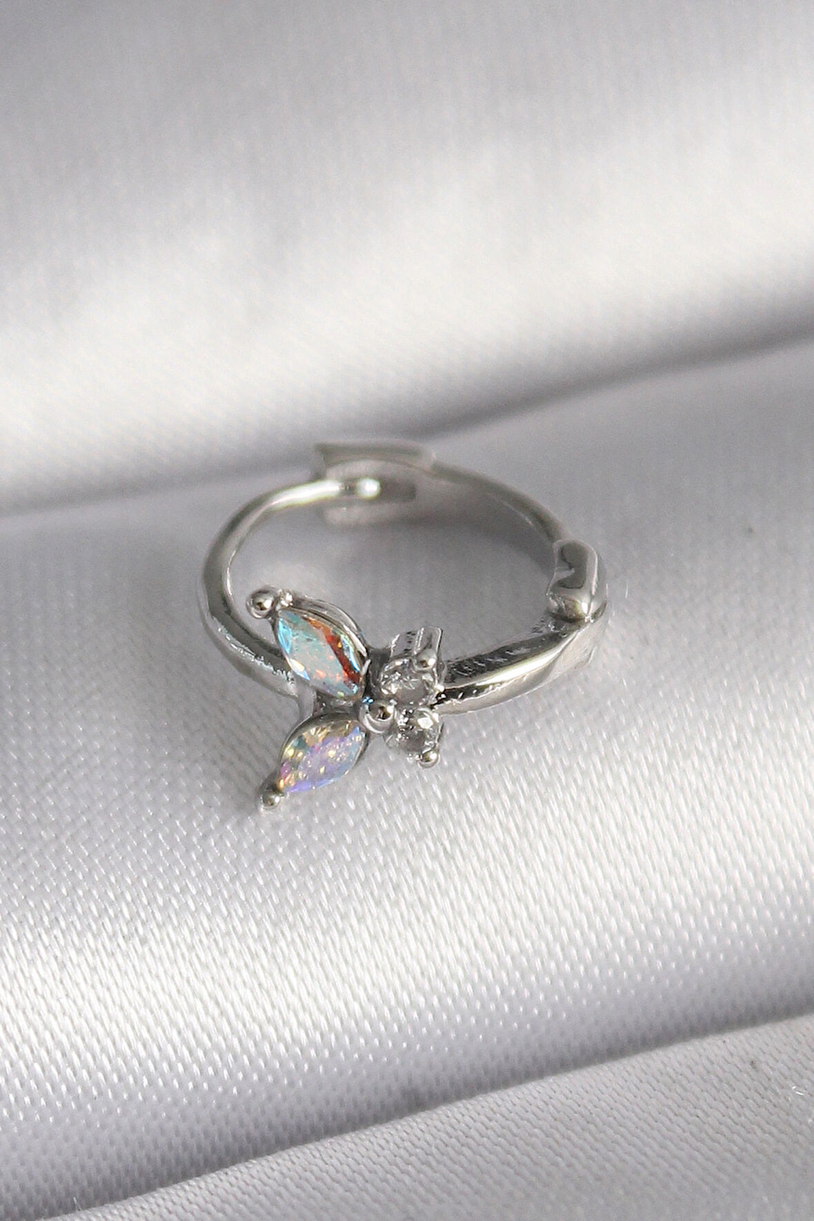 Dodes Dodes 316L Çelik Gümüş Renk Zirkon Taşlı Kelebek Model Tragus Piercing TG27PR1329