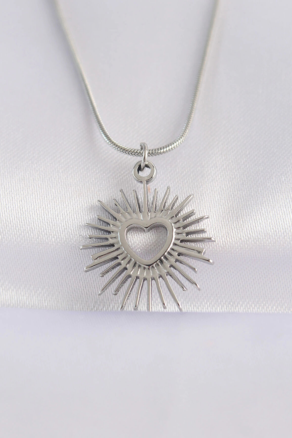 Dodes 316L Çelik Zincir Gümüş Renk Kalp Güneşi Tasarımlı Kolye TG27BKO8658