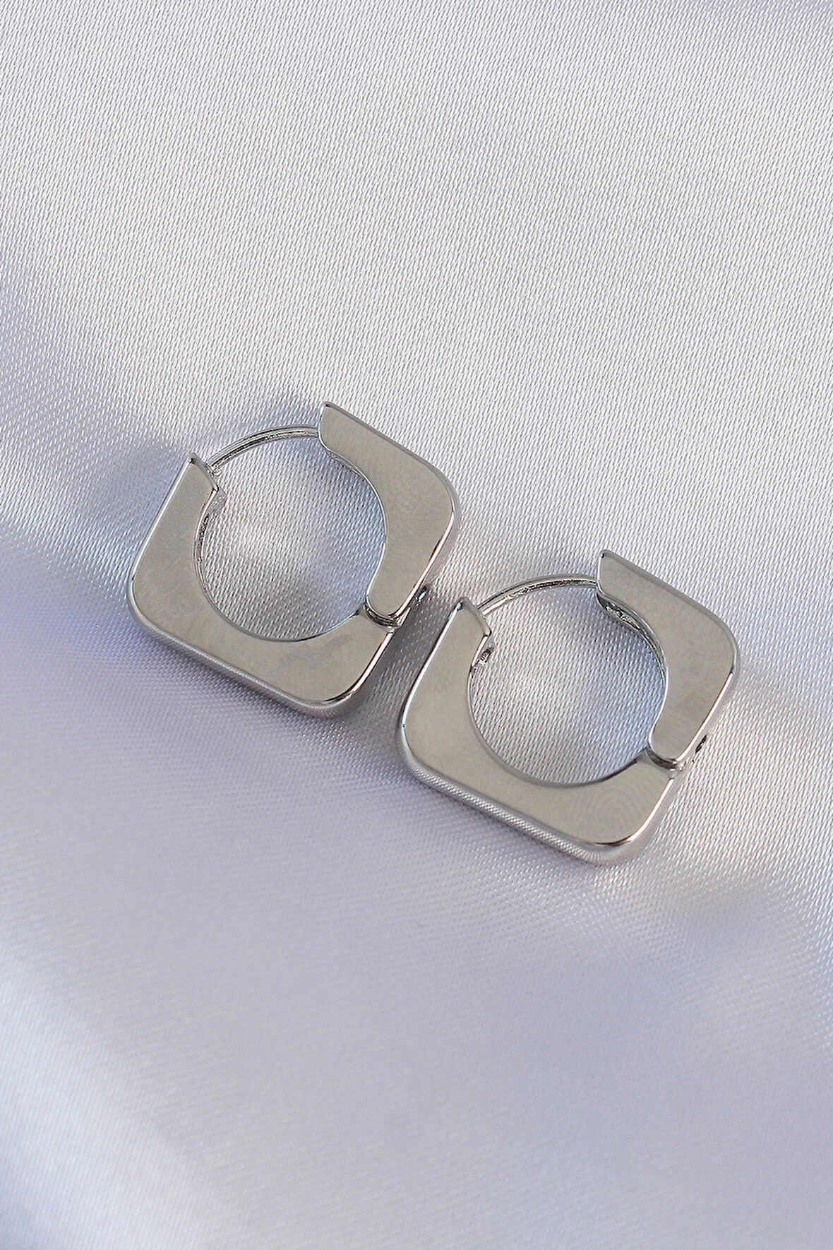 Dodes Pirinç Gümüş Renk Kare Küpe TG27BKP8987