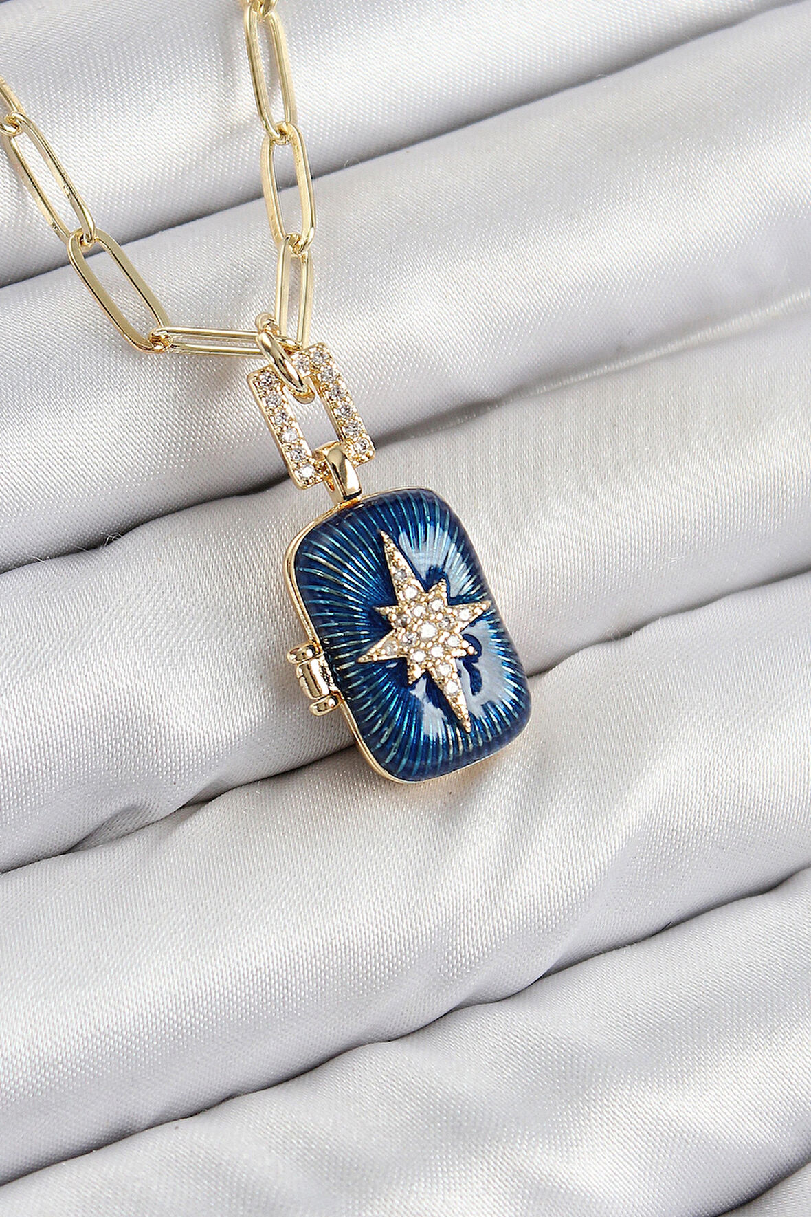 Dodes Dodes Pirinç Zirkon Taşlı Açılabilir Kutup Yıldızı Model Gold Renk Kadın Kolye TG27BKO10430