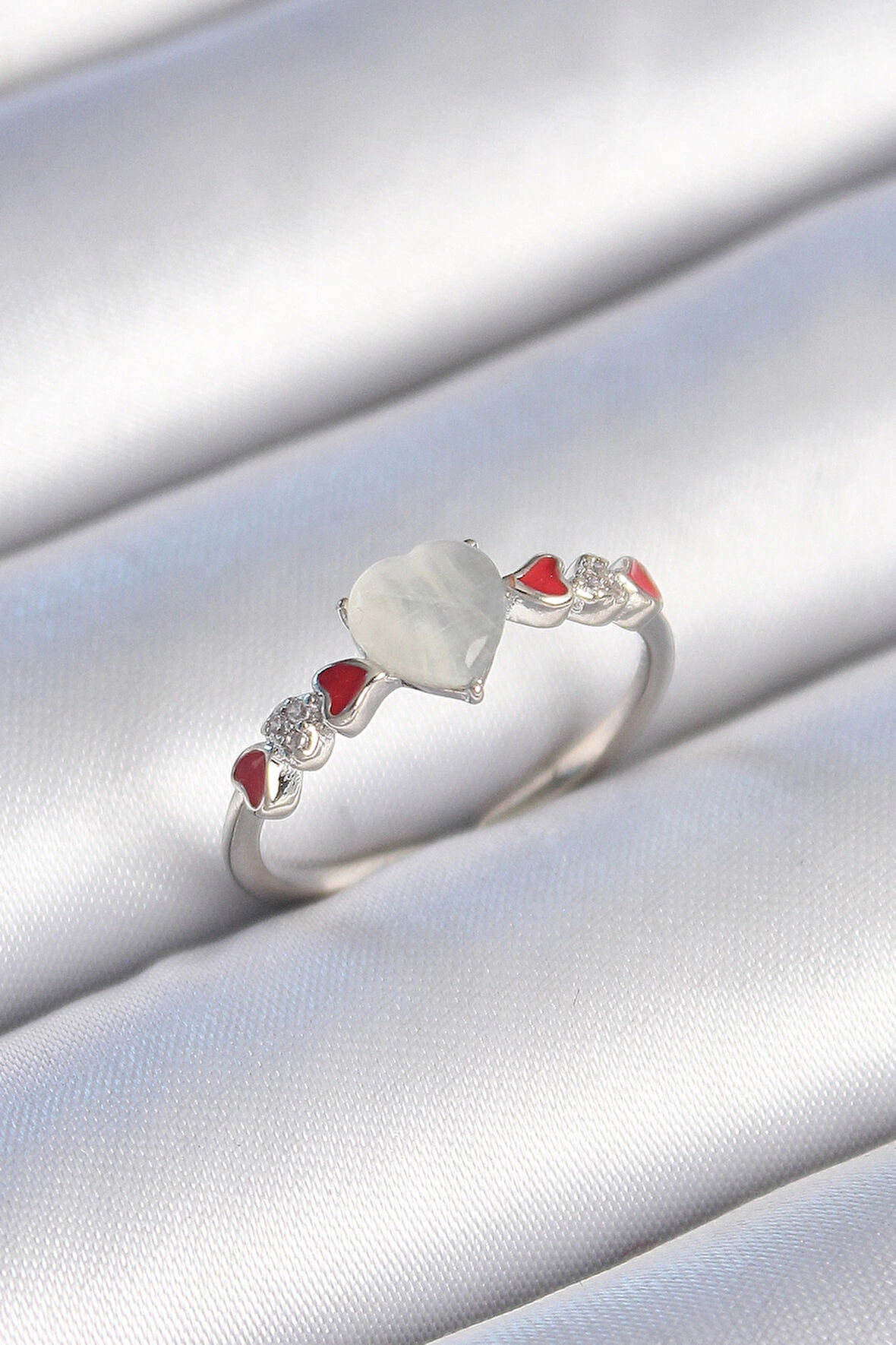 Dodes Pirinç Gümüş Renk Beyaz Mineli Kalp Model Zirkon Taş Detaylı Kadın Yüzük TG27BYK3459