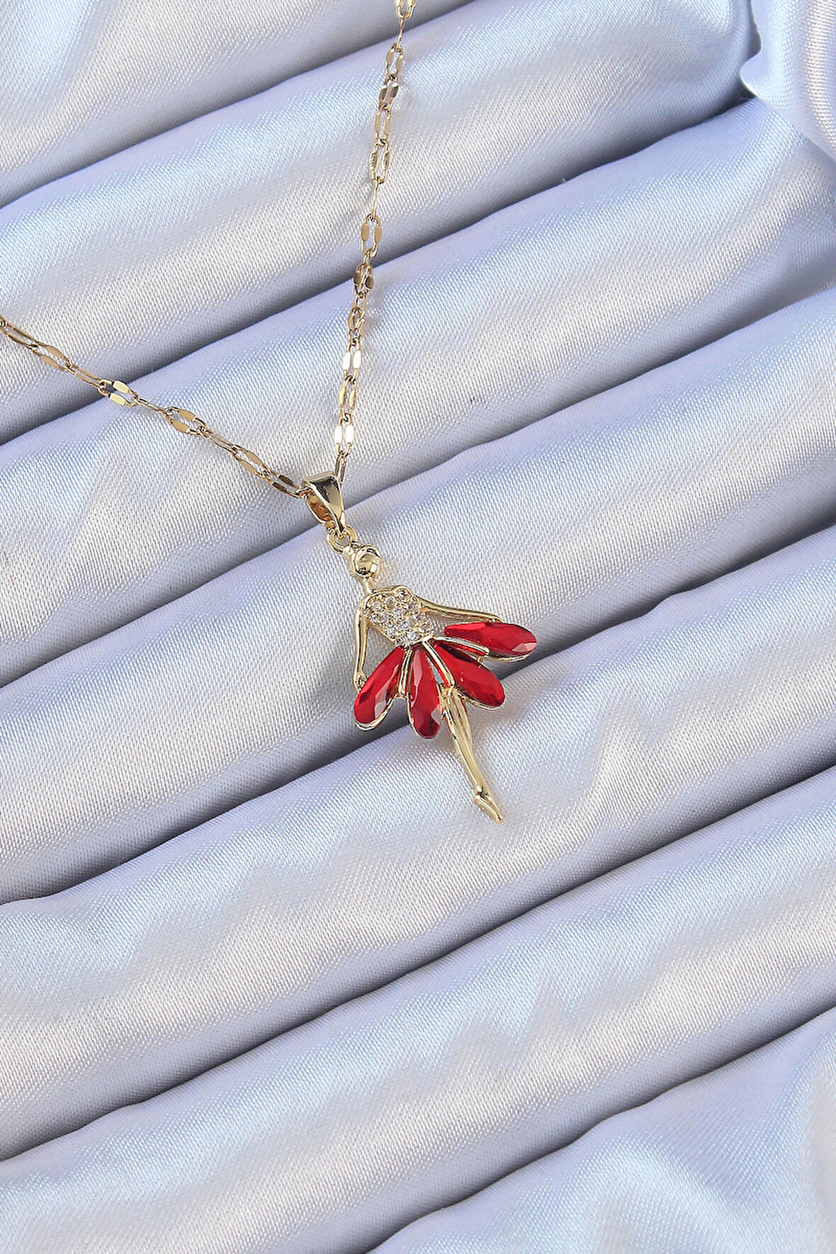 Dodes Dodes 316L Çelik Zincir Altın Renk Kırmızı Etekli Zirkon Taşlı Balerin Kolye TG27BKO9099