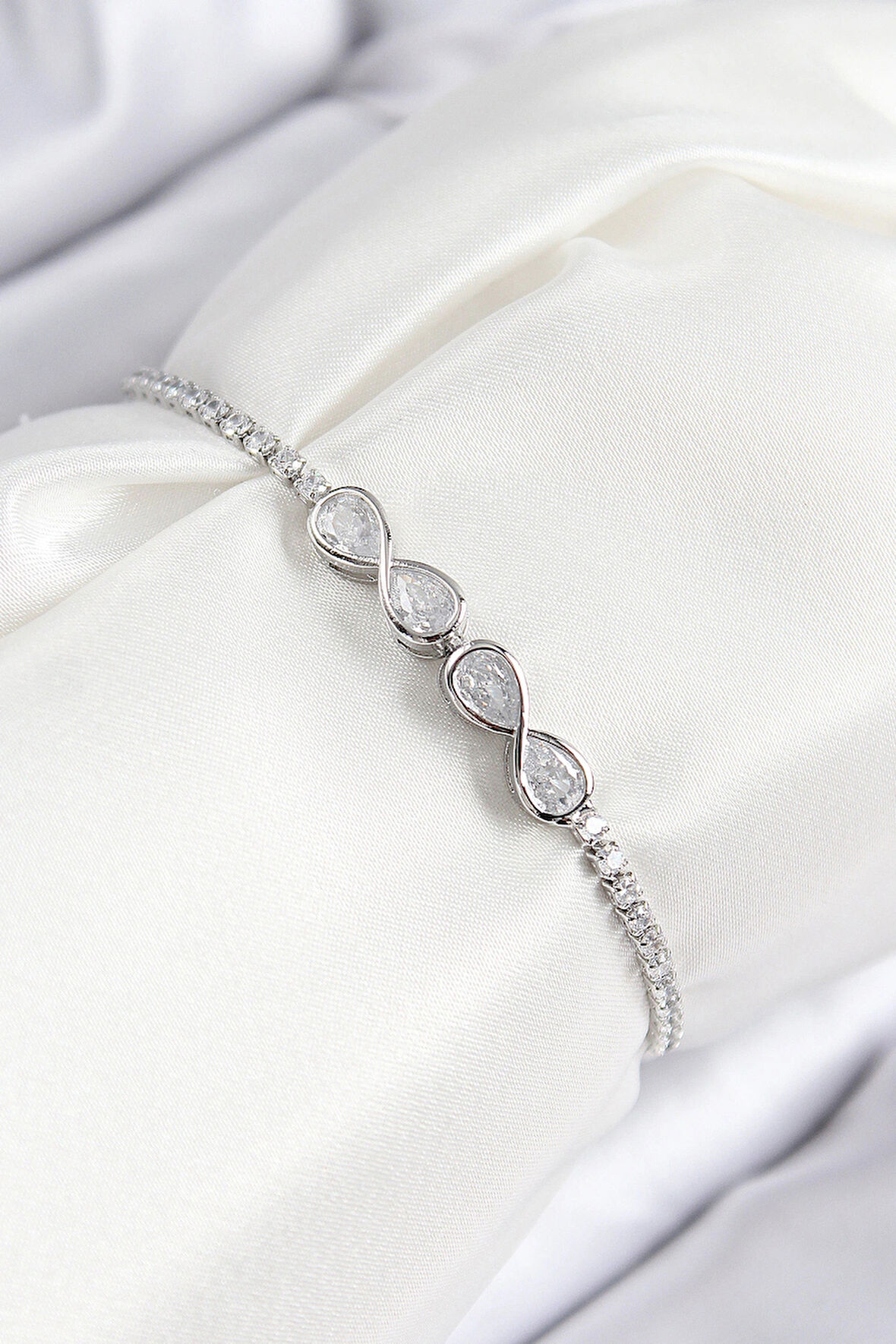 Dodes Dodes Pirinç Zirkon Taşlı Sonsuzluk Model Gümüş Renk Asansörlü Kadın Bileklik TG27BB7720