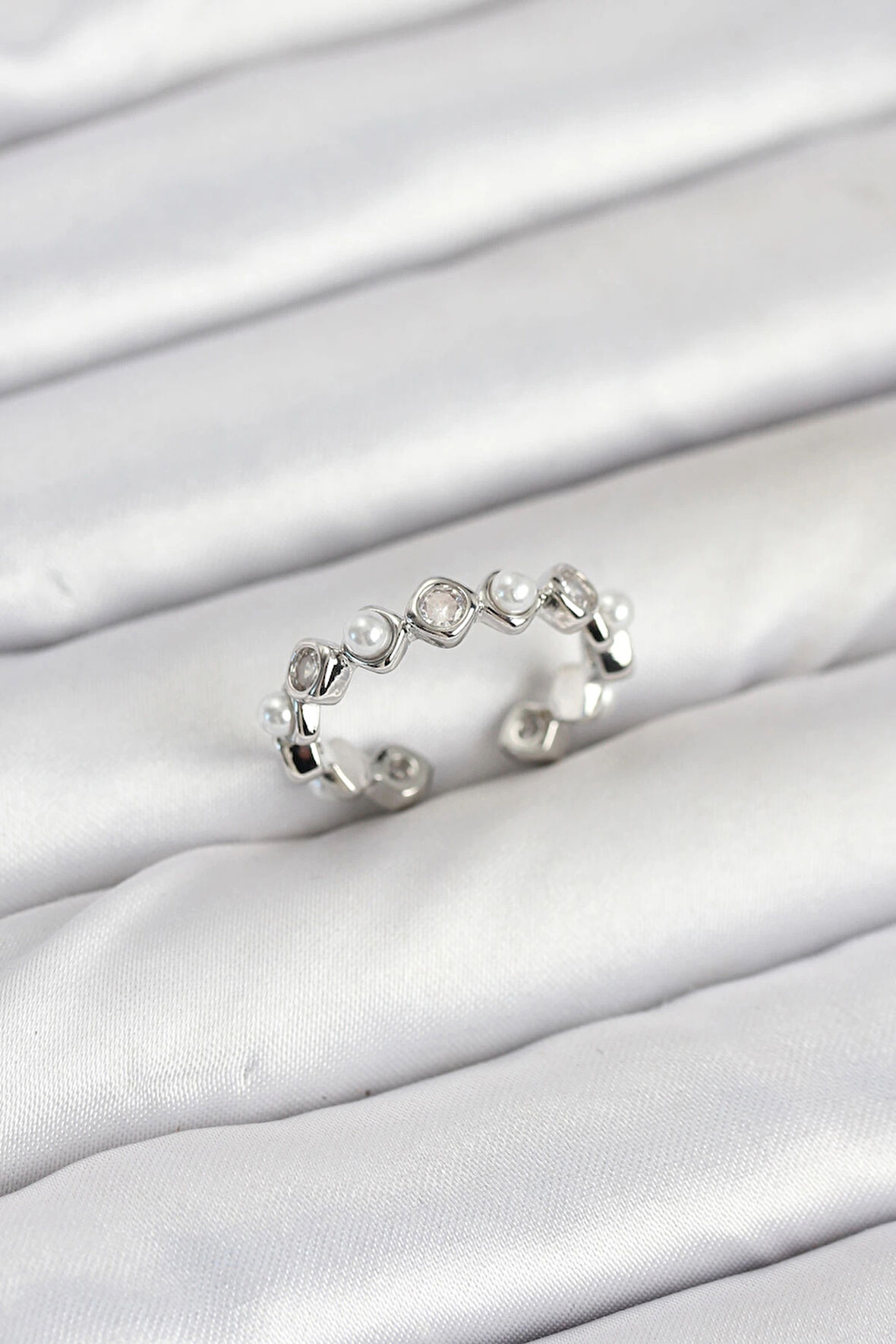 Dodes Pirinç Gümüş Renk Zirkon Taşlı İncili Kadın Yüzük TG27BYK3877