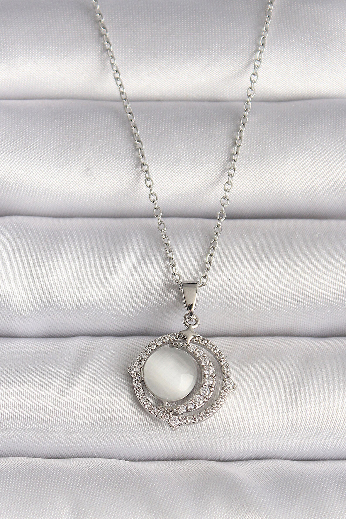 Dodes Dodes 316L Çelik Gümüş Renk Zirkon Taşlı Beyaz Sedefli Hilal Model Kadın Kolye TG27BKO9702