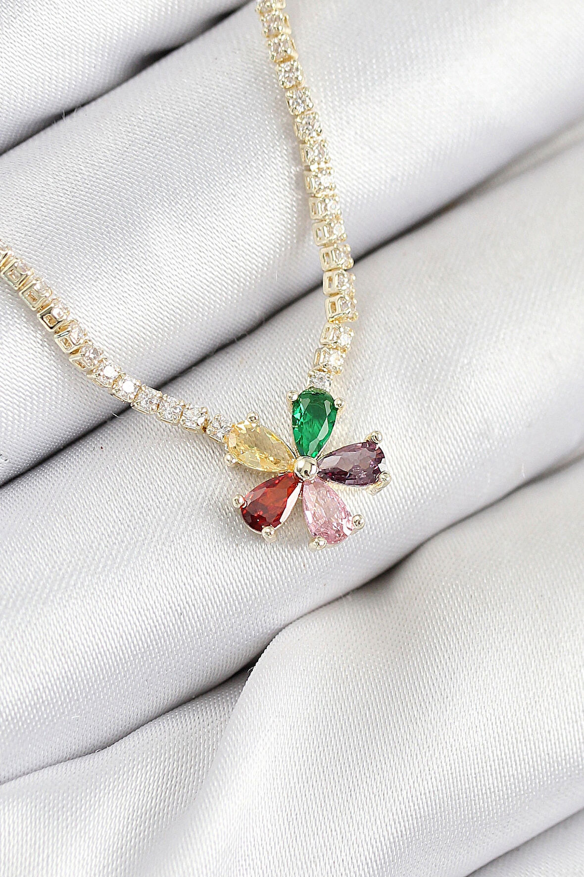 Dodes Dodes Pirinç Zirkon Taşlı Su Yolu Asorti Çiçek Model Gold Renk Kadın Kolye TG27BKO10546