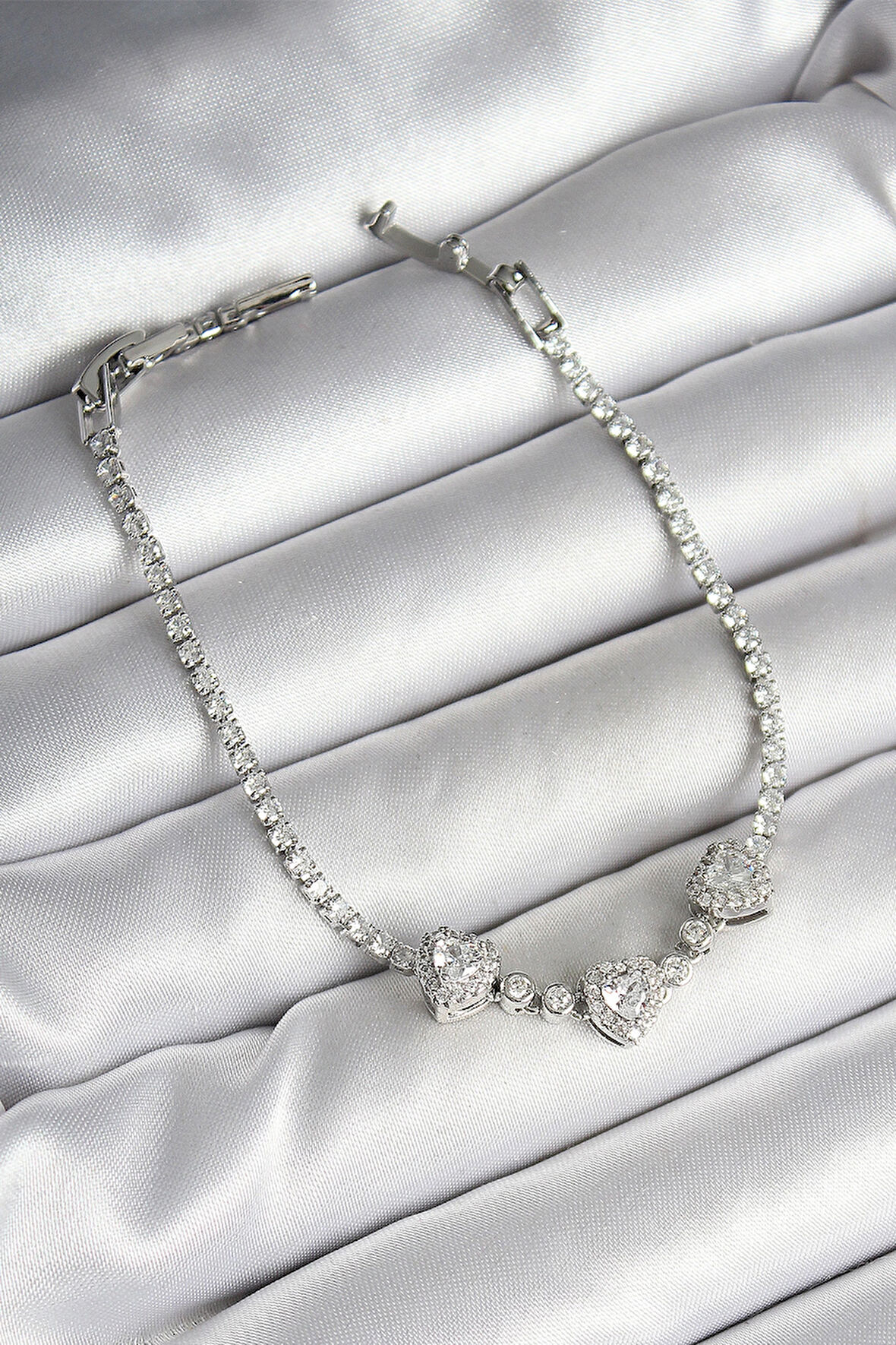 Dodes Pirinç Sıralı Kalp Figürlü Zirkon Taşlı Gümüş Renk Kadın Bileklik TG27BB6980