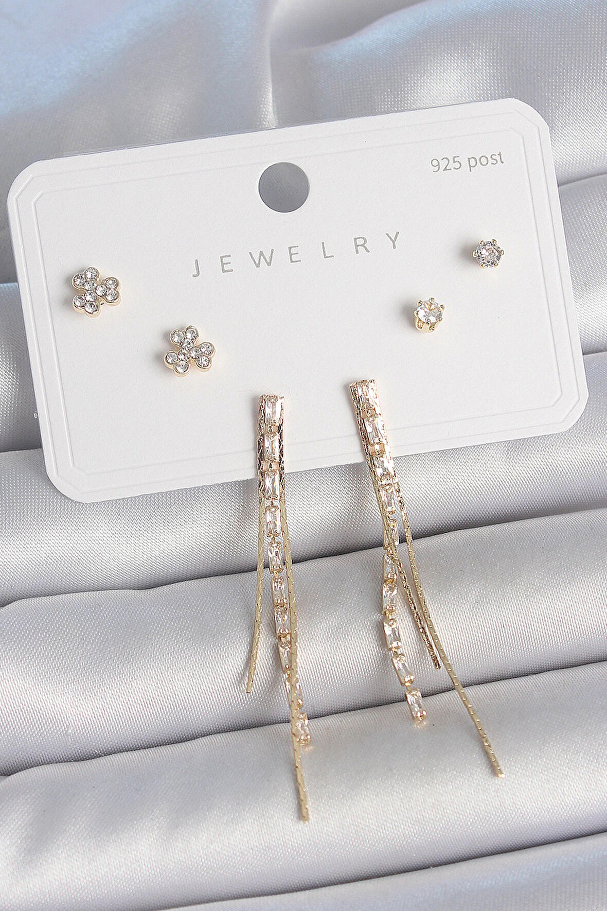 Dodes Dodes Pirinç Gold Renk Su Yolu Zirkon Taşlı Sallantı Model Çiçek Detay 925 Ayar Gümüş Çivi Kadın Küpe Seti TG27BKP10490