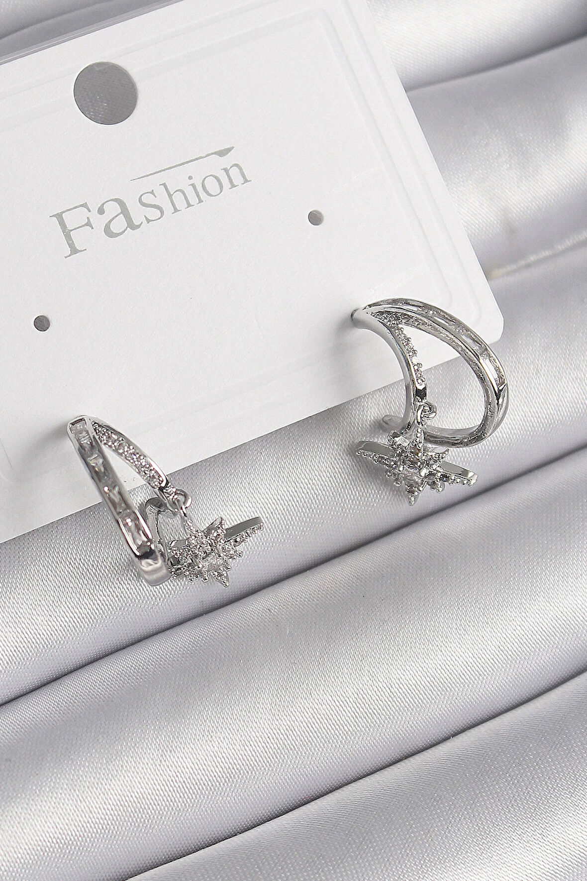 Dodes Pirinç Gümüş Renk Zirkon Taşlı Halka Model Sallantı Yıldız Detay Kadın Küpe TG27BKP9990