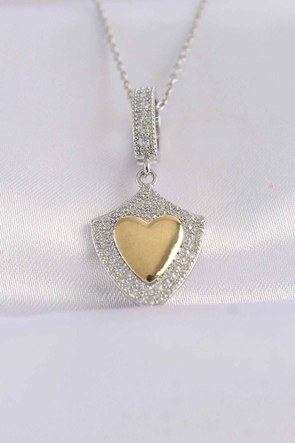 Dodes Dodes 316L Çelik Zincir Gümüş Renk Zirkon Taşlı Tasarım Altın Renk Kalp Kolye TG27BKO8661