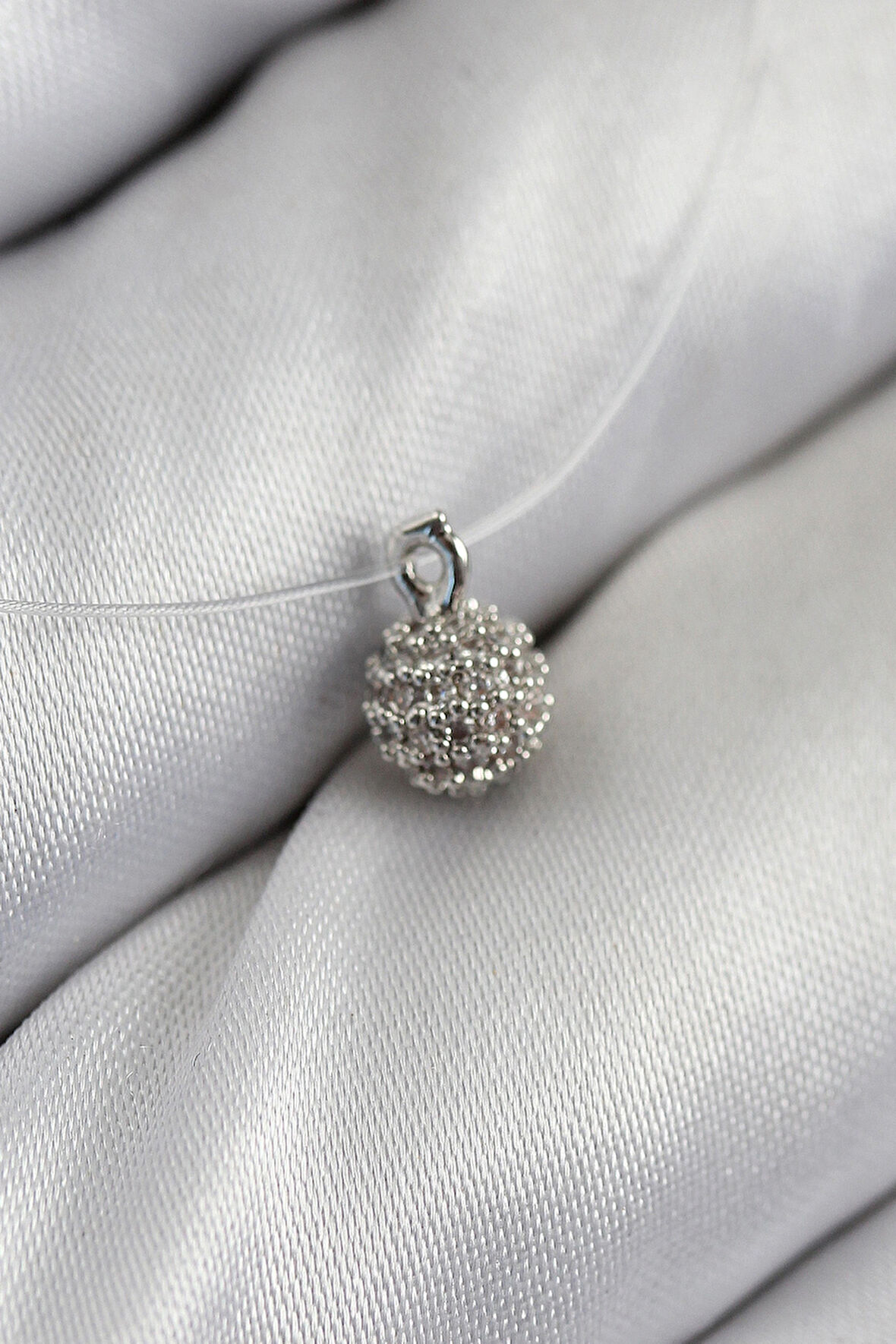 Dodes Dodes Misineli Topcuk Model Gümüş Renk Hayalet Kolye TG27BKO10502