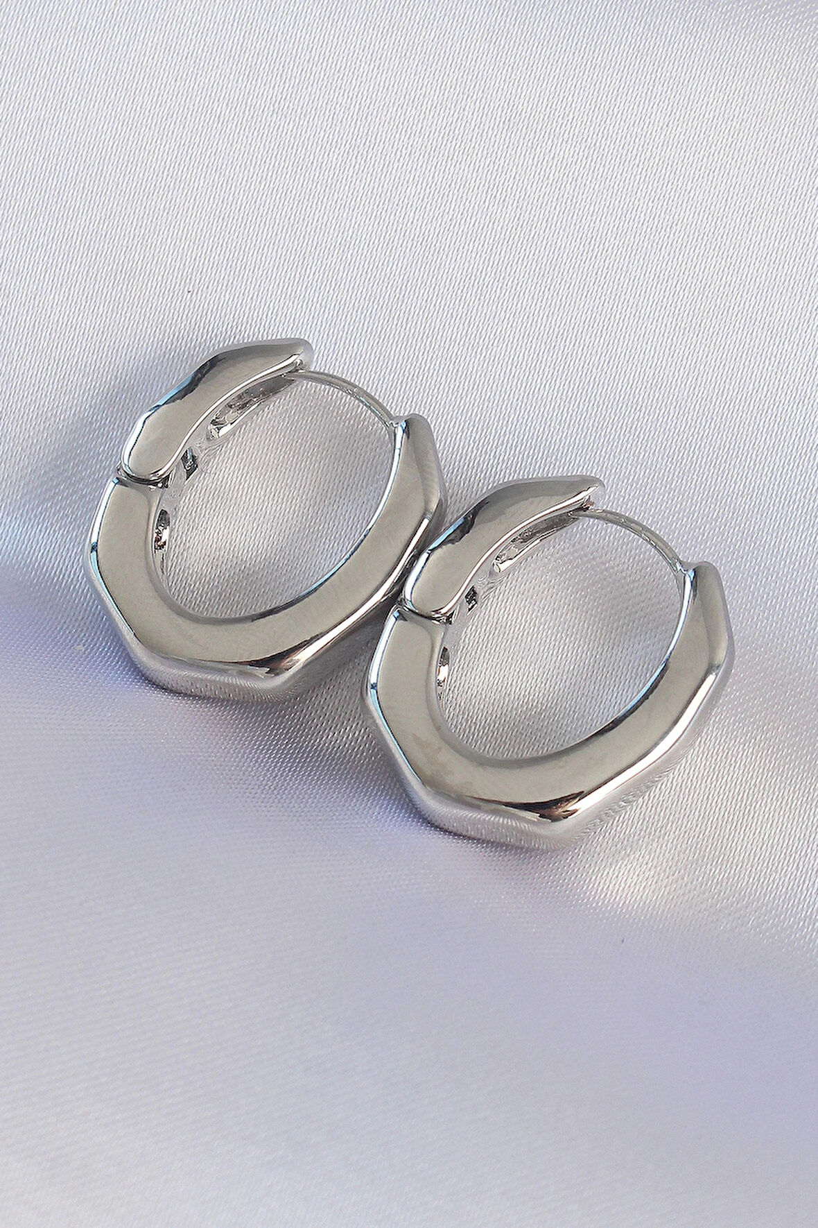 Dodes Pirinç Gümüş Renk Kalın Kemik Model Küpe TG27BKP8981