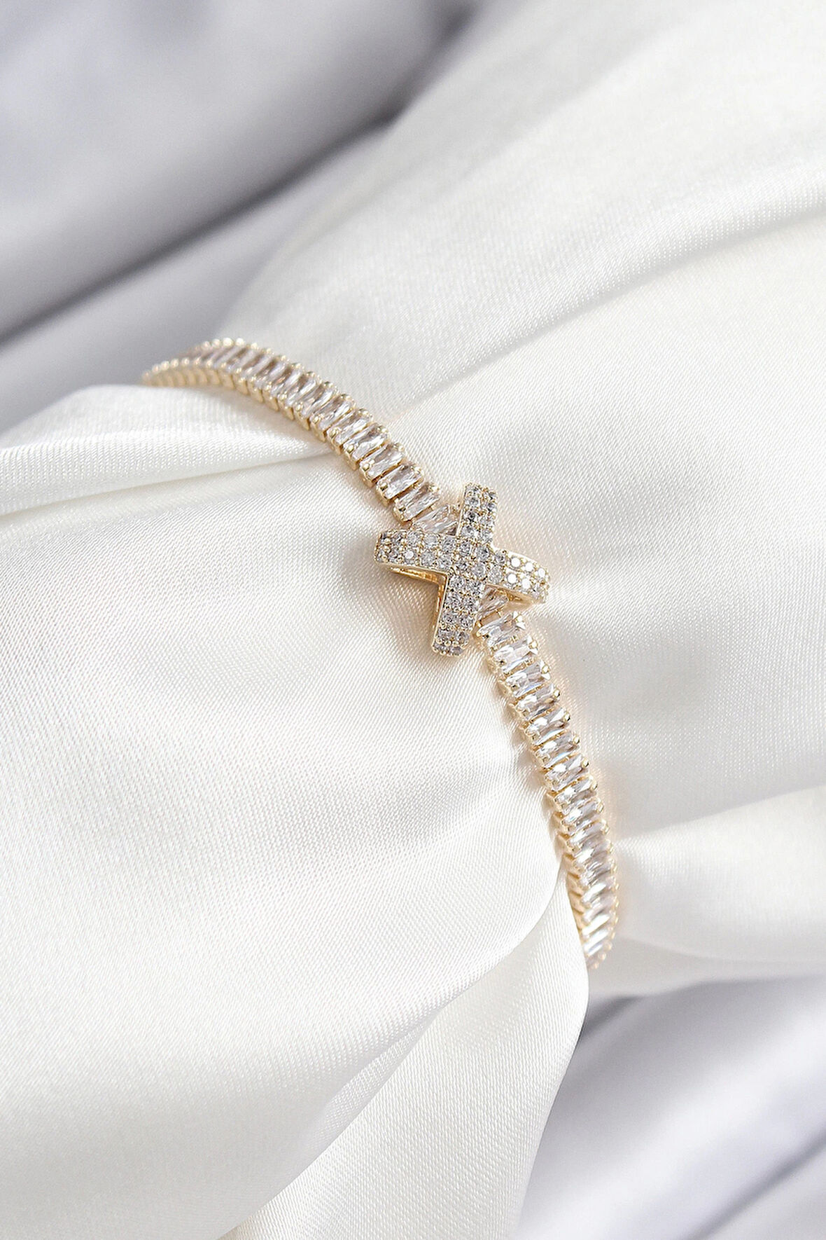 Dodes Pirinç Zirkon Taşlı X Detaylı Su Yolu Model Gold Renk Asansörlü Kadın Bileklik TG27BB7468