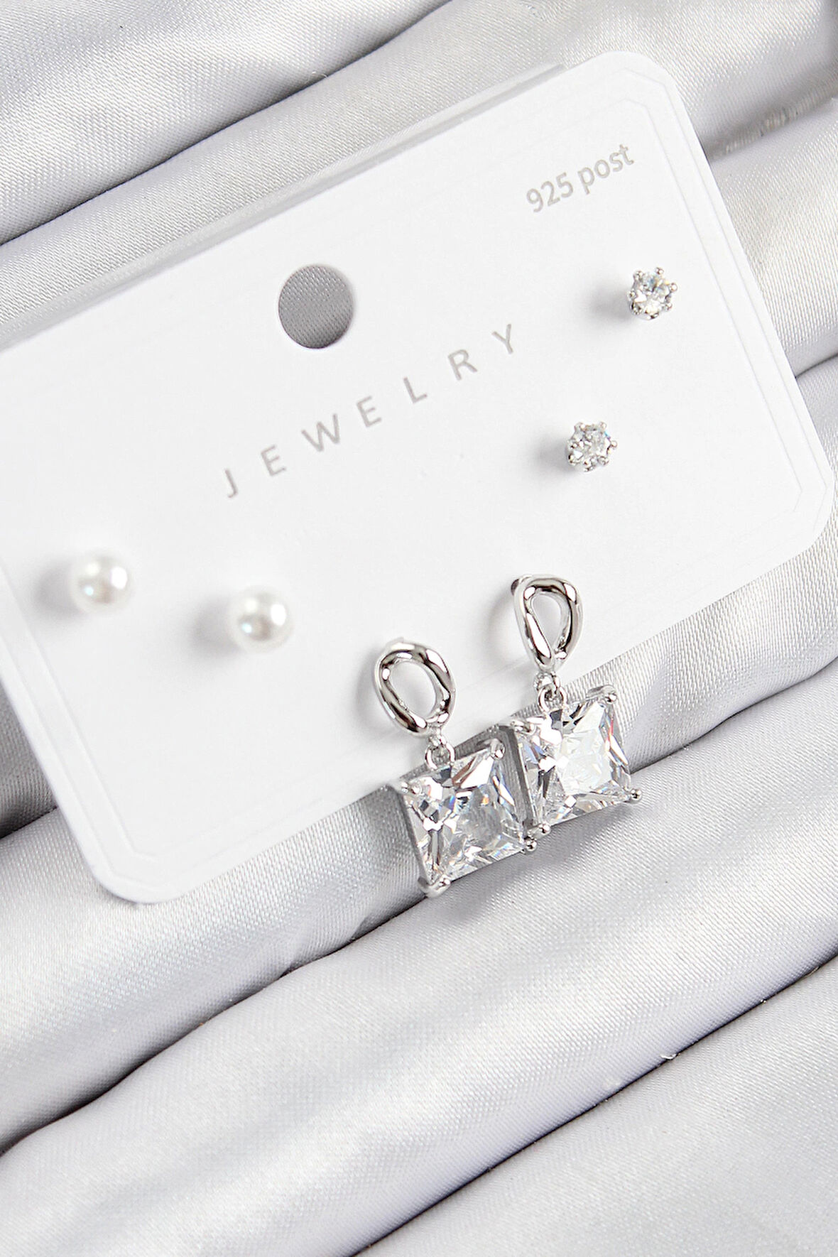 Dodes Pirinç Zirkon Taşlı Sallantılı Kare Model Gümüş Renk 925 Ayar Gümüş Çivi Kadın Küpe Set TG27BKP11161