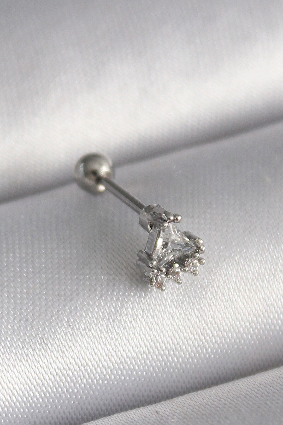 Dodes Dodes 316L Çelik Gümüş Renk Üçgen Zirkon Taşlı Tragus Piercing TG27PR1239