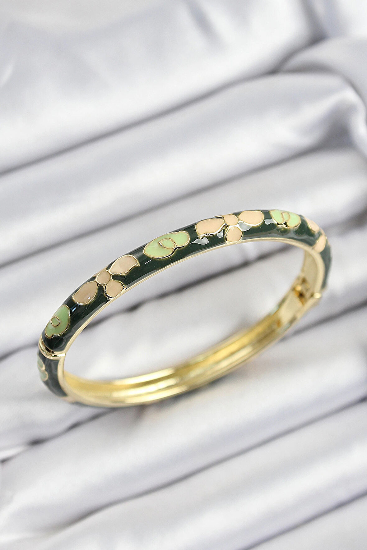 Dodes Mineli Pirinç Krem Ve Yeşil Çiçek Motifli Gold Renk Kadın Kelepçe TG27BB7400