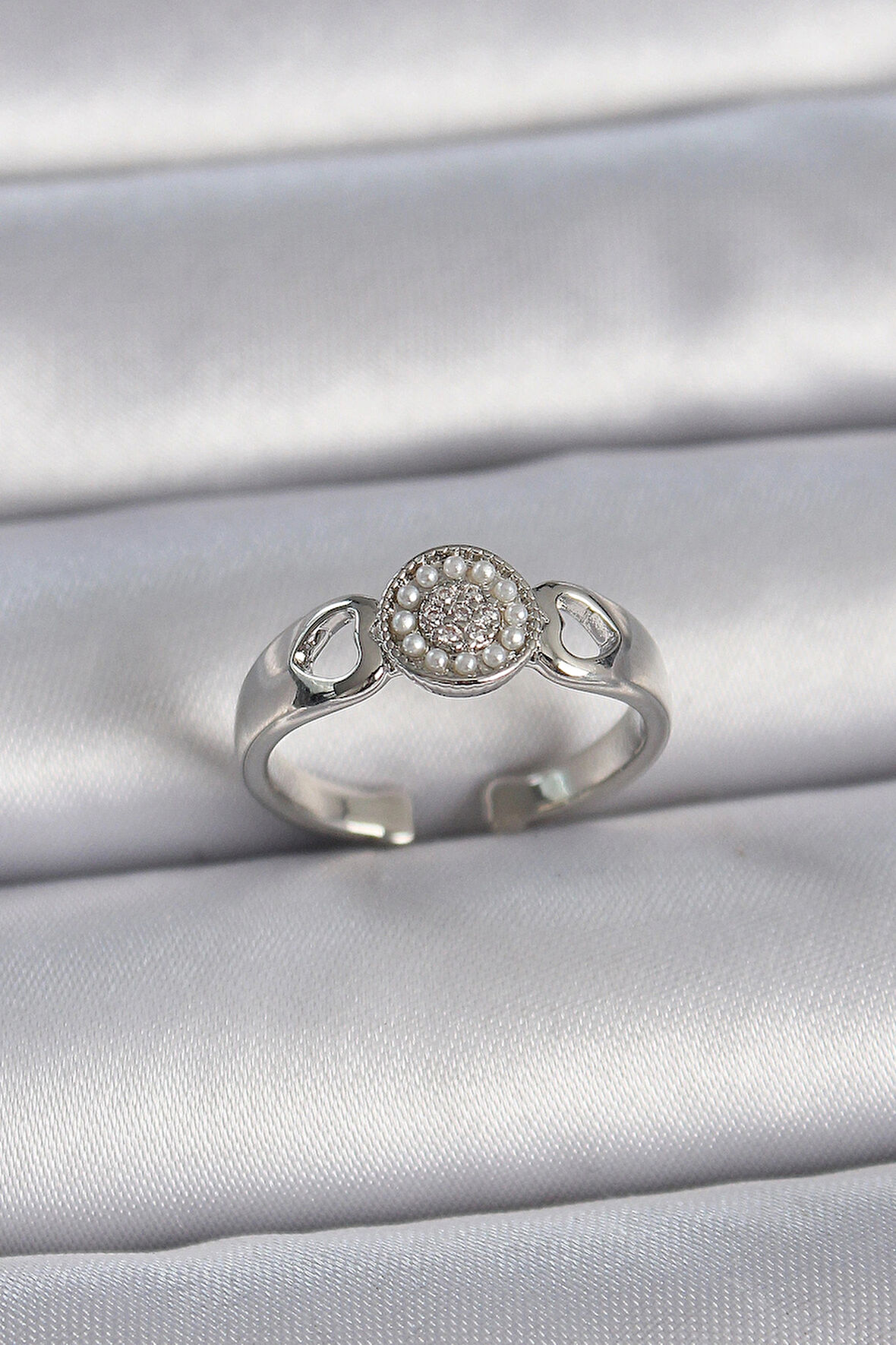 Dodes Dodes Pirinç Gümüş Renk Zirkon Taşlı İncili Kalp İşleme Detay Ayarlanabilir Model Kadın Yüzük TG27BYK3359