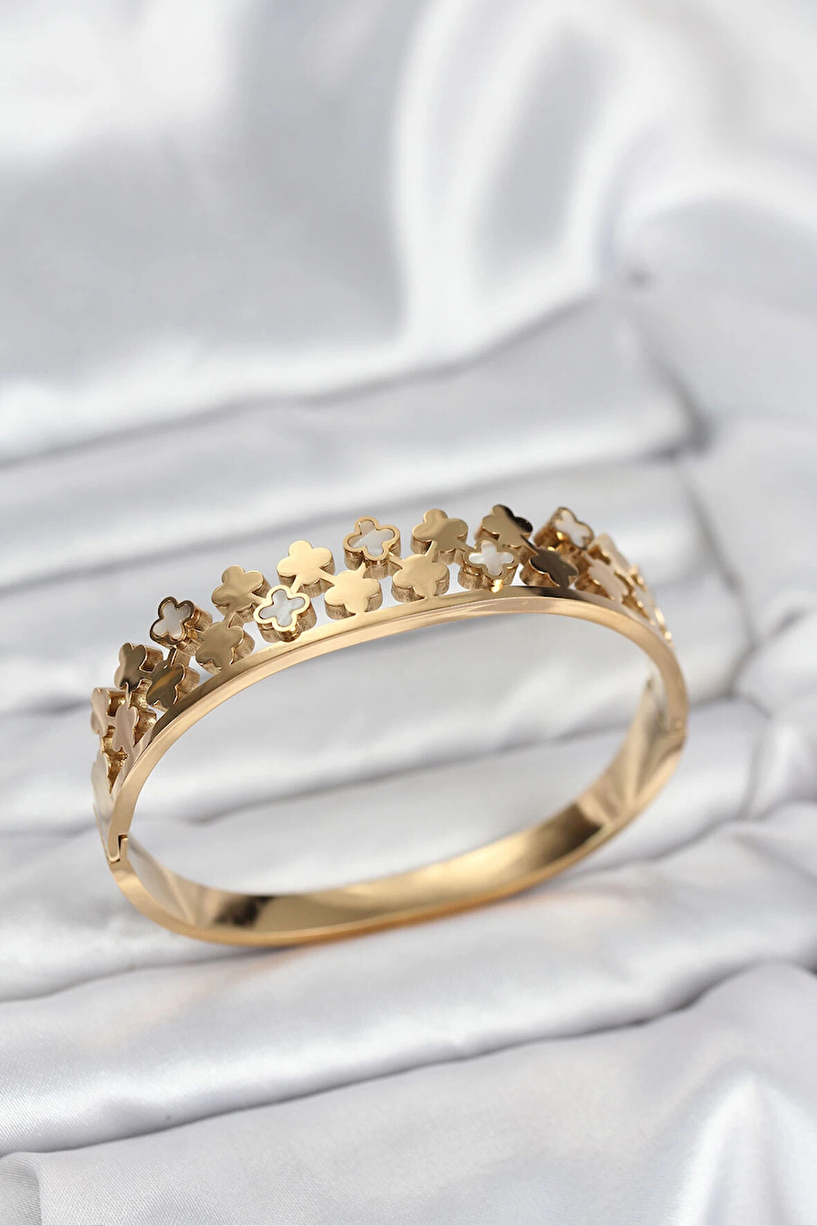 Dodes Dodes 316L Çelik Gold Renk Minimal Yoncalı Kadın Kelepçe Bileklik TG27BB8072