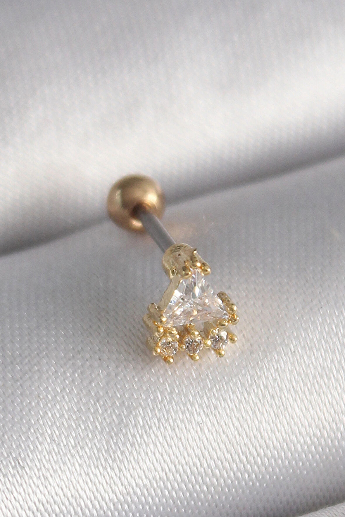 Dodes Dodes 316L Çelik Gold Renk Üçgen Zirkon Taşlı Tragus Piercing TG27PR1238