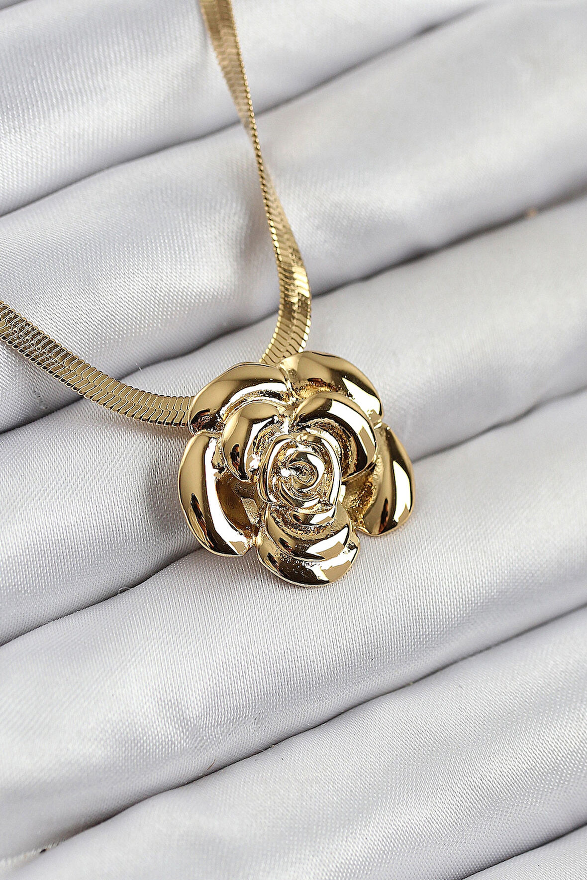 Dodes Dodes 316L Çelik Gül Figürlü İtalyan Zincir Model Gold Renk Kadın Kolye TG27BKO10513