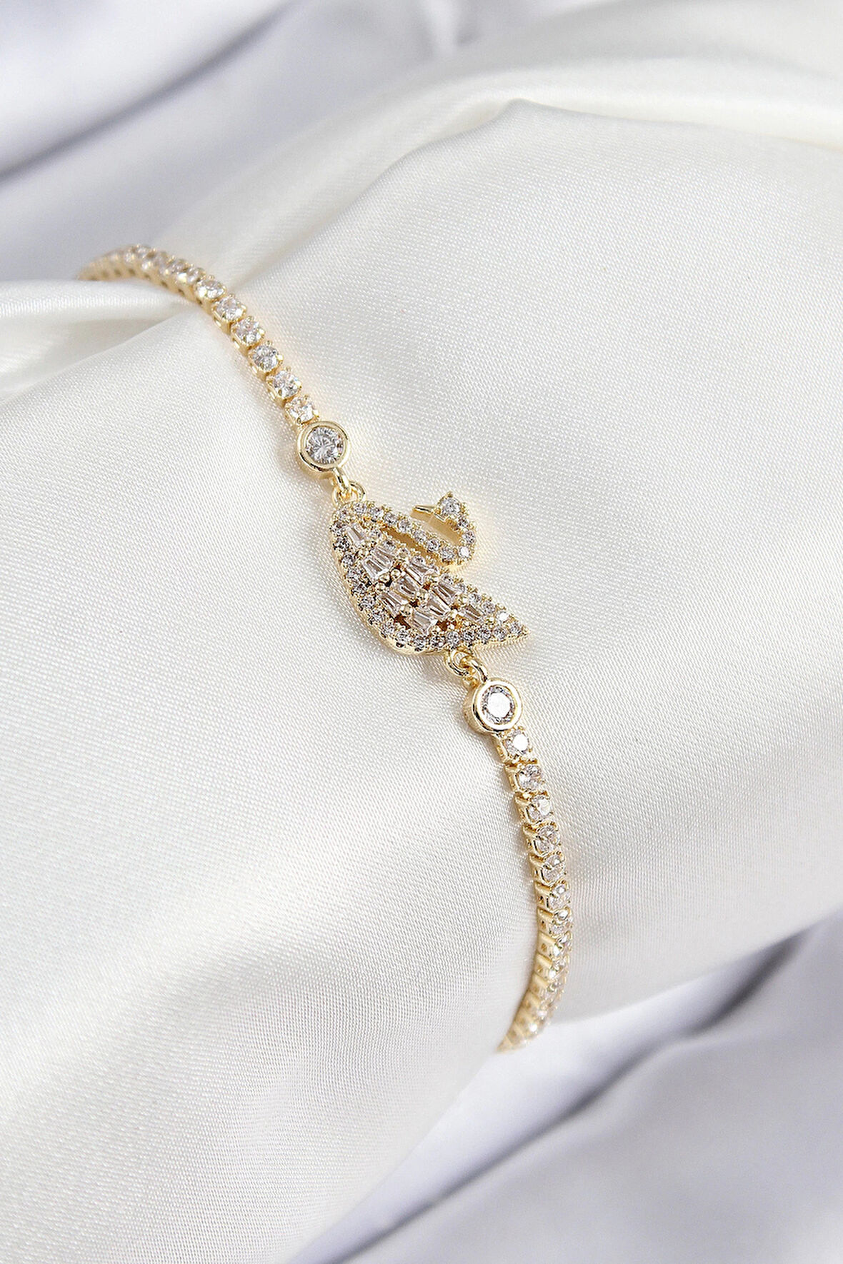 Dodes Pirinç Zirkon Taşlı Kuğu Model Gold Renk Kadın Bileklik TG27BB7889