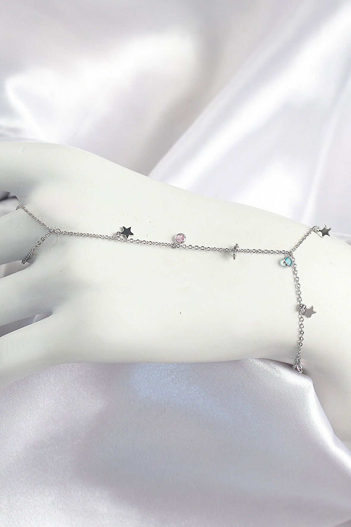 Dodes Dodes Pirinç Renkli Zirkon Taşlı Sallantılı Yıldızlı Model Gümüş Renk Kadın Şahmeran TG27SN708