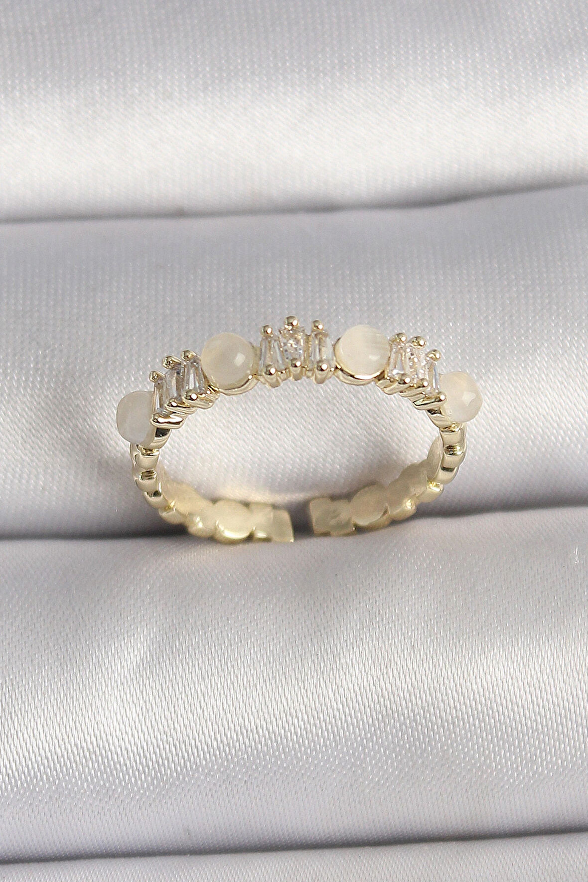 Dodes Dodes Pirinç Gold Renk Zirkon Taşlı Beyaz Mineli Ayarlanabilir Yüzük TG27BYK3559