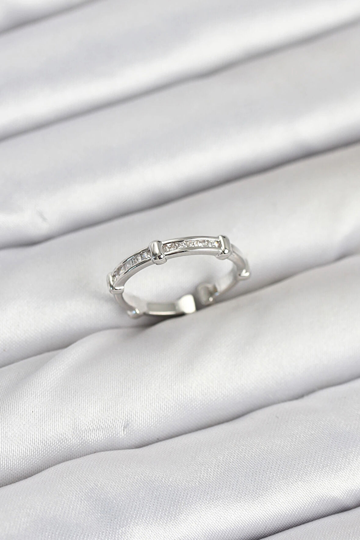 Dodes Pirinç Gümüş Renk Kemik Model Zirkon Taşlı Kadın Yüzük TG27BYK3889