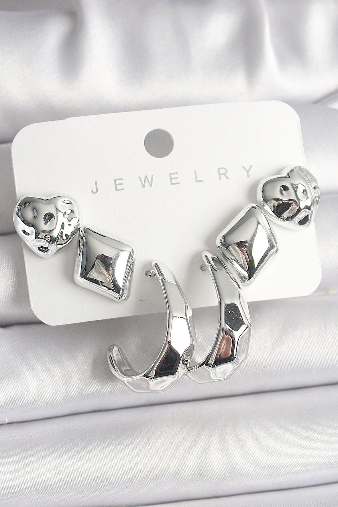 Dodes Dodes Gümüş Renk Kalp Halka Figür CCB Plastik Kadın Küpe Seti TG27BKP10023