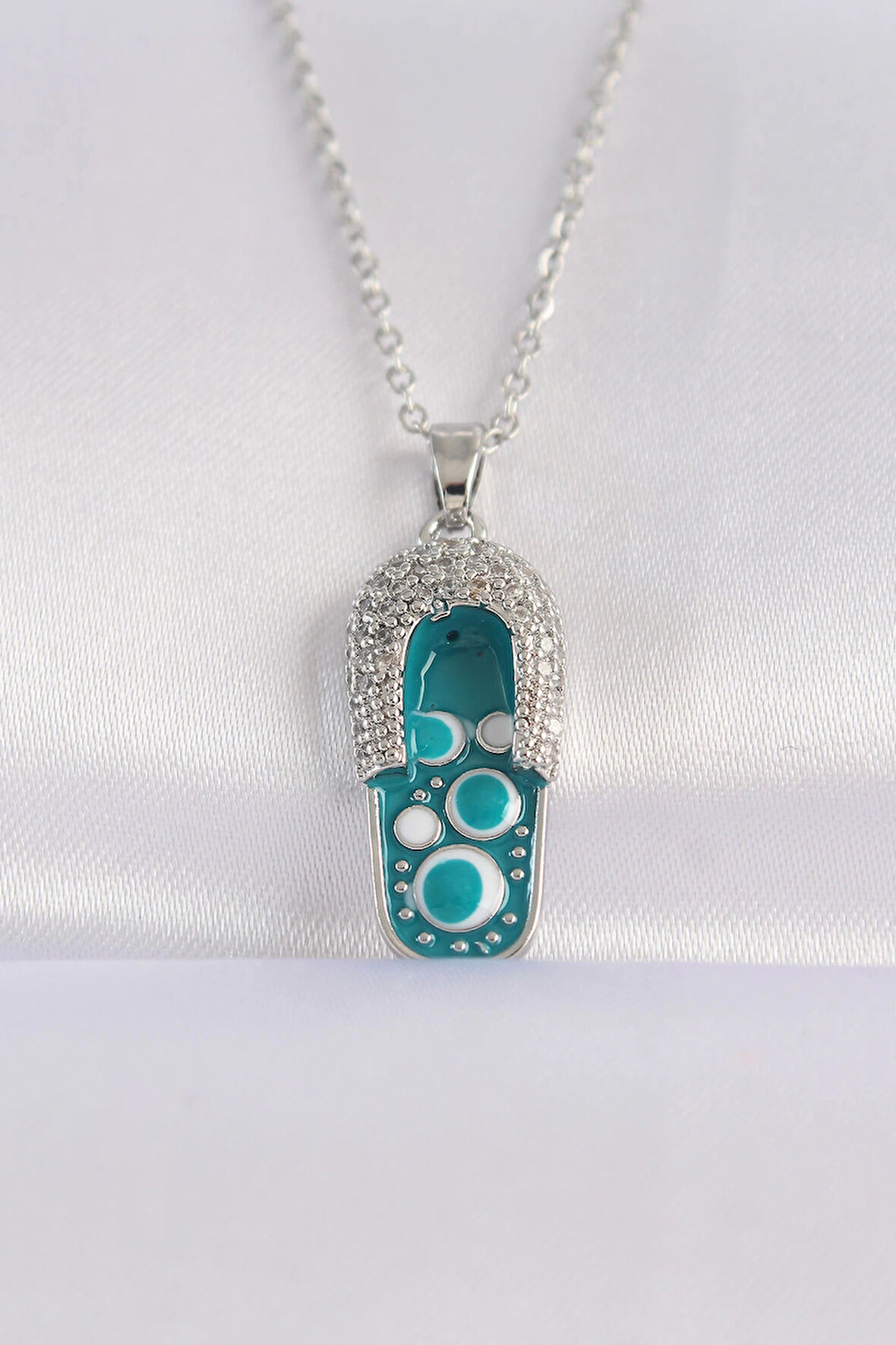 Dodes 316L Çelik Zincir Zirkon Taşlı Gümüş Renk Nazarlı Terlik Tasarımlı Kolye TG27BKO8665