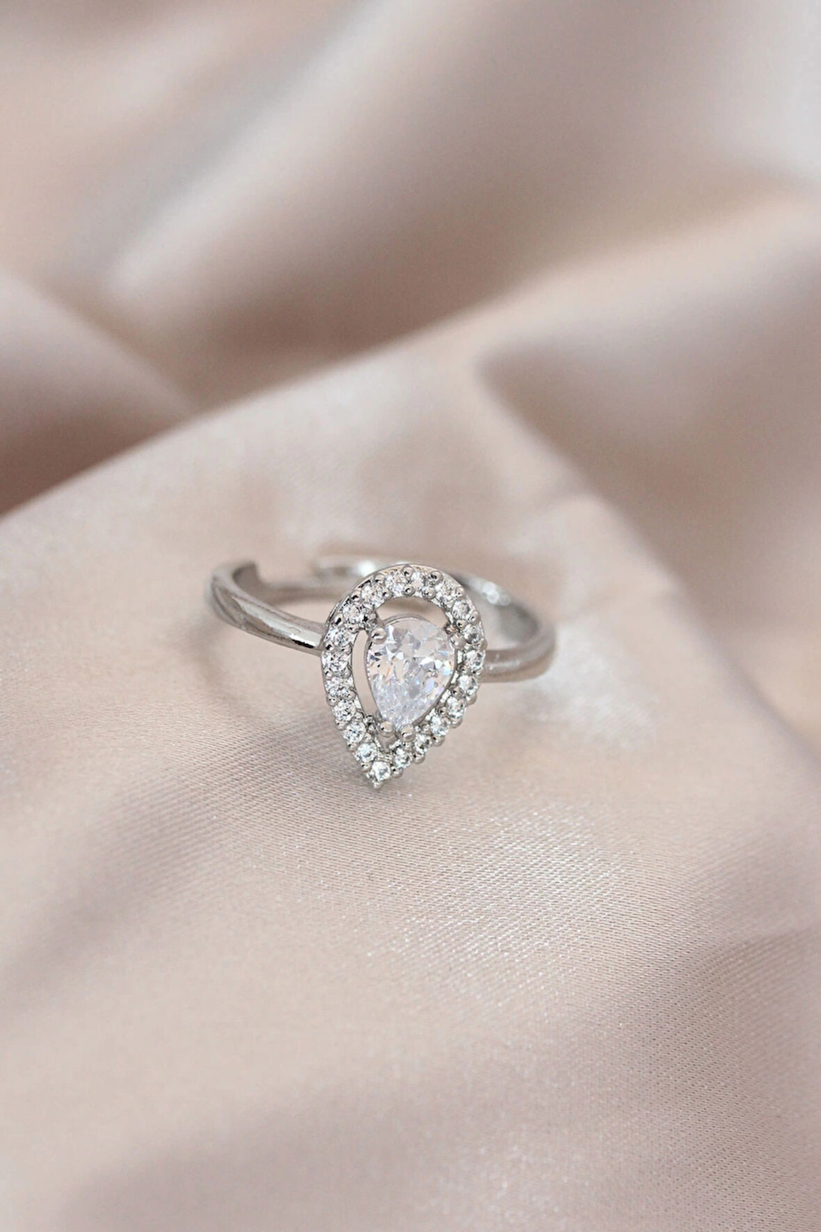 Dodes Ayarlamalı Silver Renk Metal Zirkon ve Kristal Taşlı Damla Model Yüzük TG27BYK2072