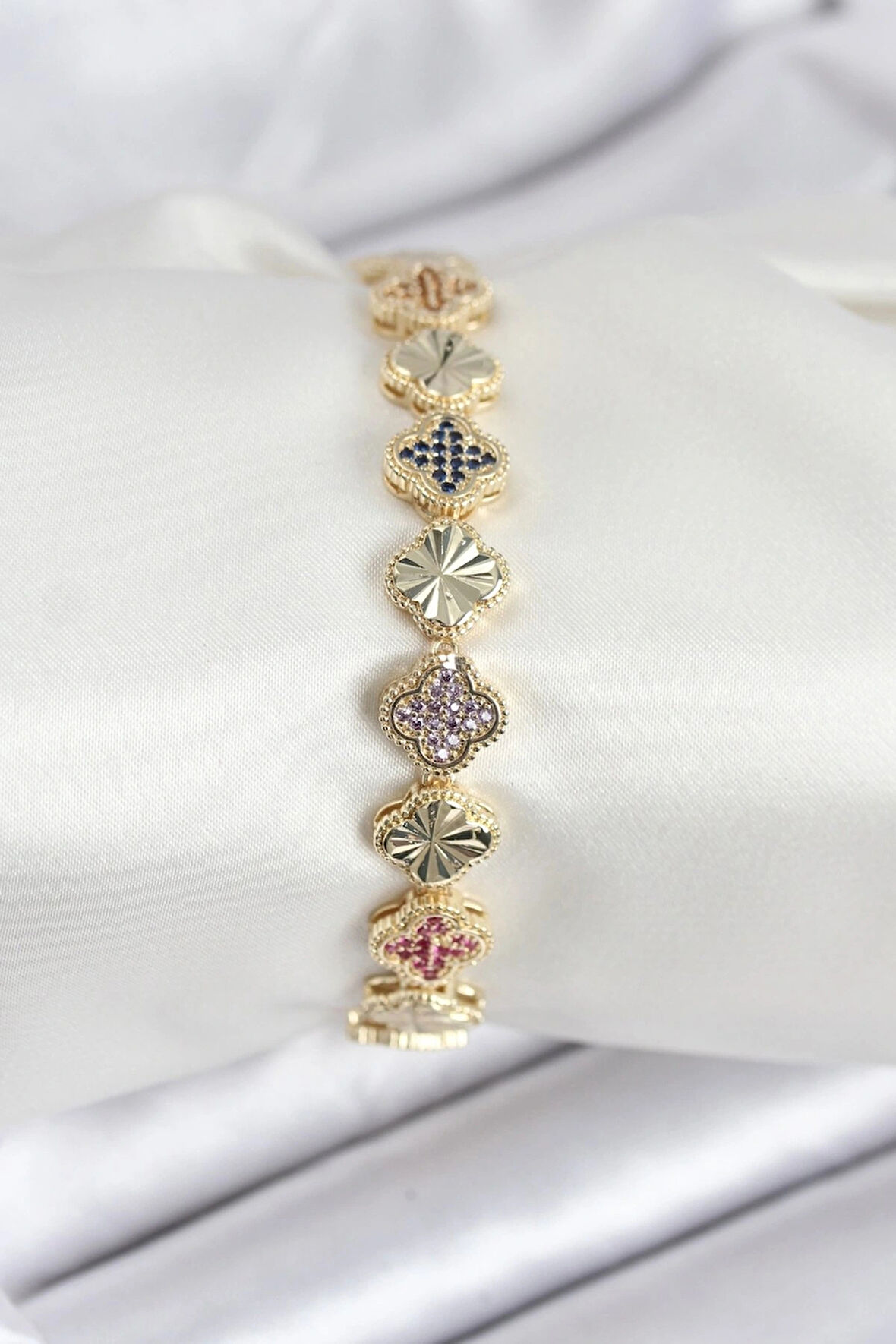 Dodes Dodes Pirinç VIP Seri Yonca Zirkon Taşlı Kadın Bileklik TG27BB7910