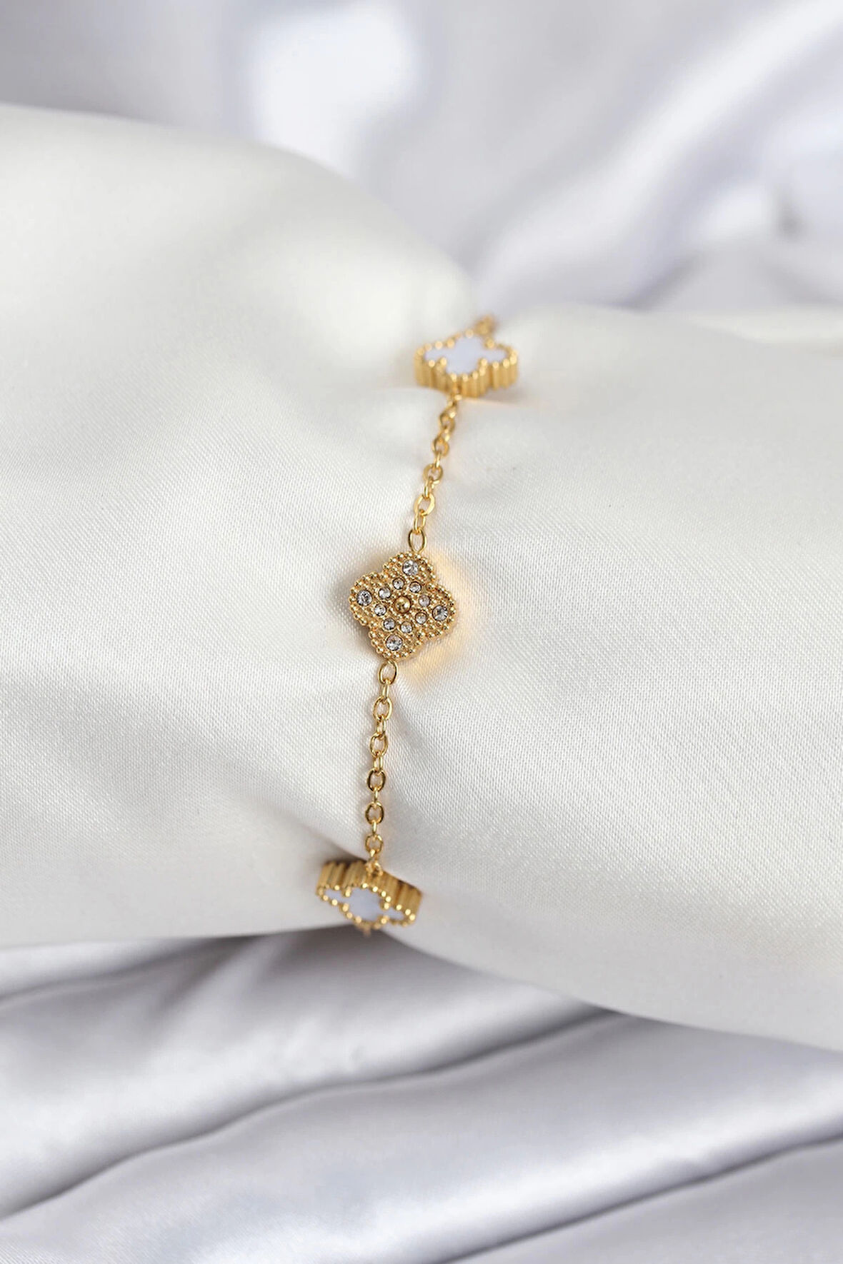 Dodes 316L Çelik Gold Renk Beyaz ve Zirkon Taşlı Baby Boy Yonca Kadın Bileklik TG27BB7955