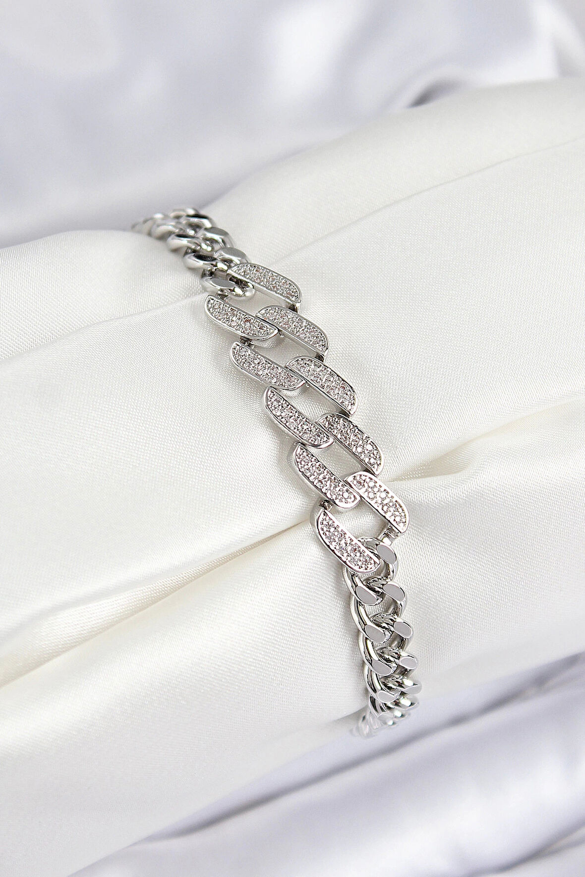 Dodes Pirinç Zirkon Taşlı Ezme Küba Zincir Model Gümüş Renk Kadın Bileklik TG27BB7550