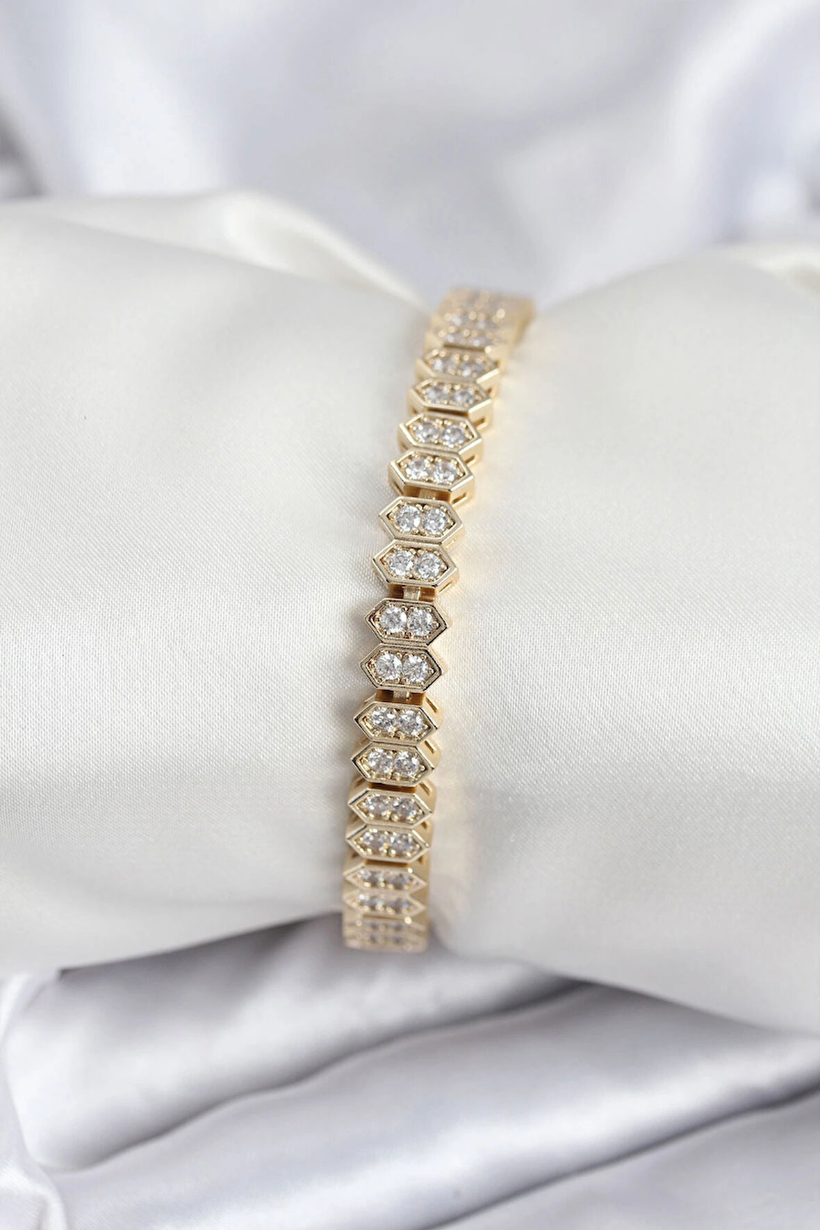 Dodes Dodes Pirinç VIP Seri Gold Renk Zirkon Taşlı Kadın Bileklik TG27BB7920