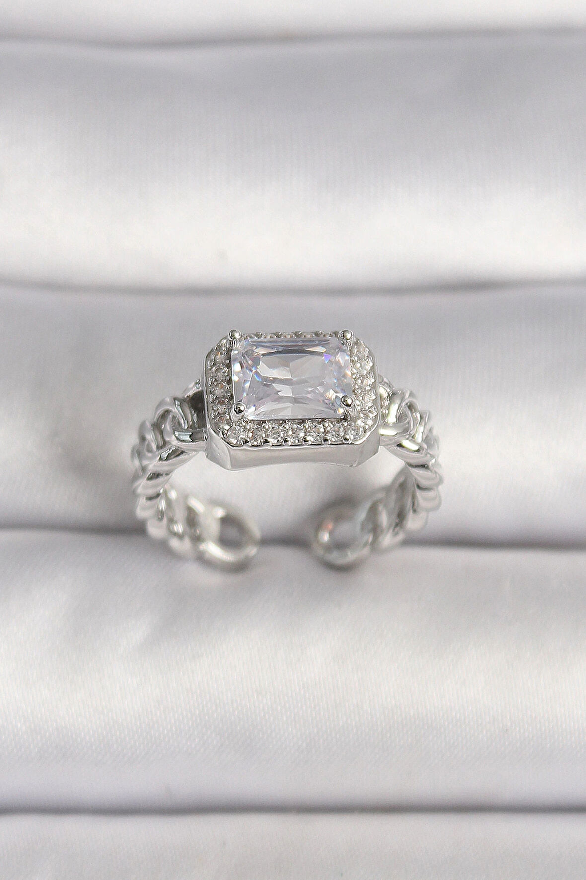 Dodes Pirinç Gümüş Renk Ayarlanabilir Zincir Kare Zirkon Taşlı Kadın Yüzük TG27BYK3583