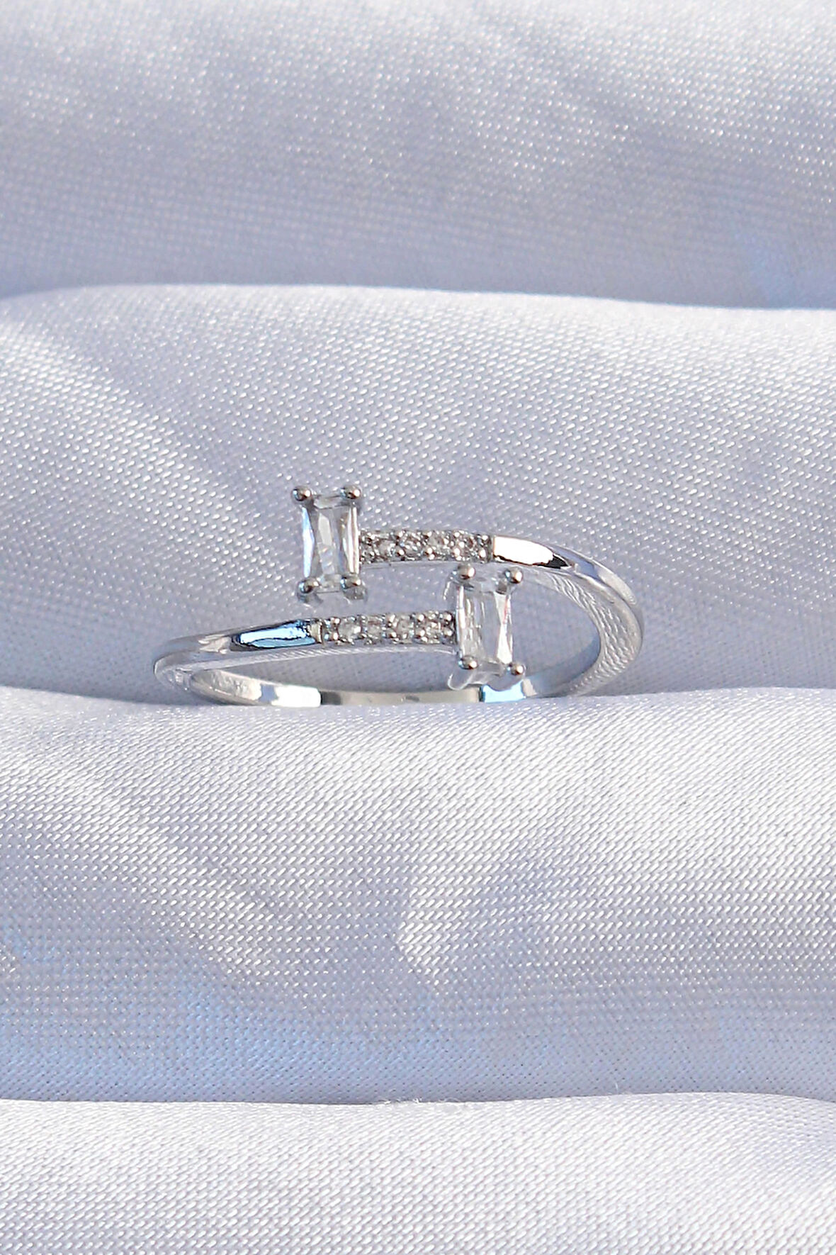 Dodes Pirinç Gümüş Renk Zirkon Taşlı Geometrik Ayarlanabilir Yüzük TG27BYK3240