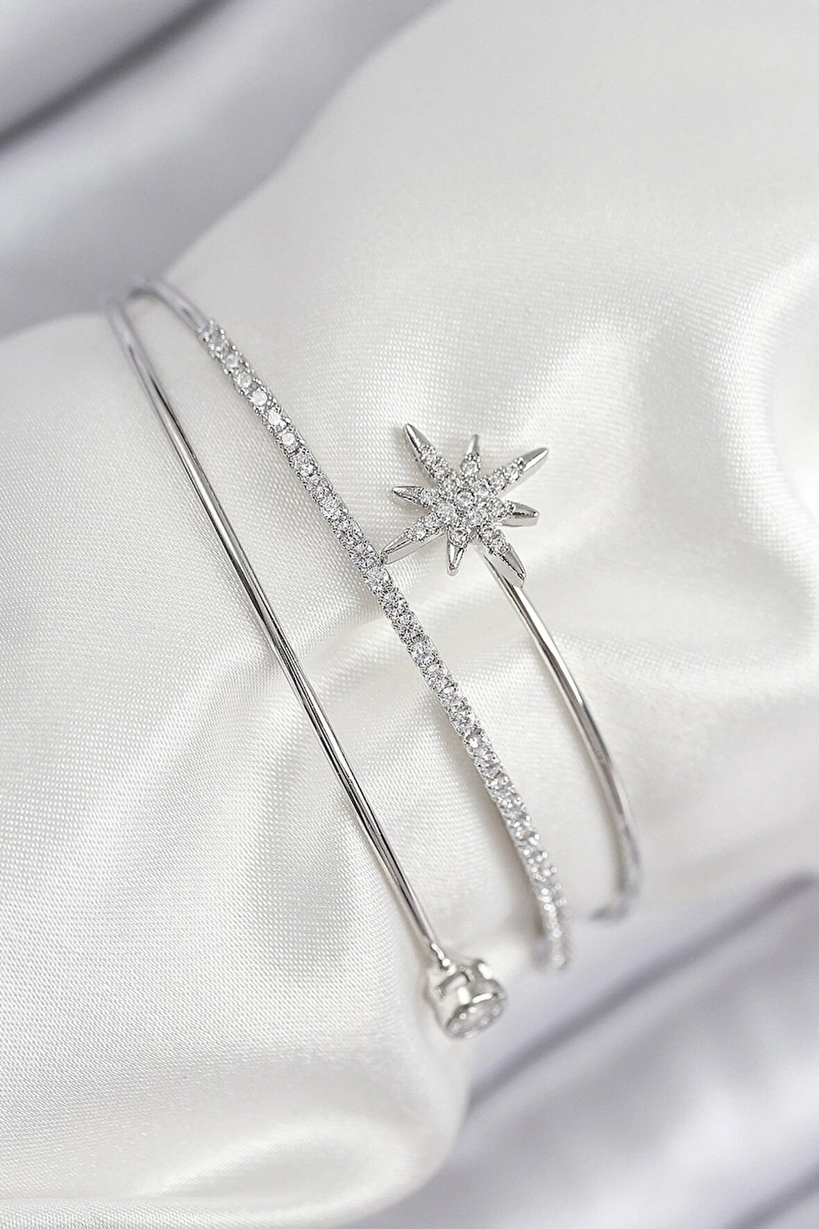 Dodes Pirinç Zirkon Taşlı Kutup Yıldızı Model Gümüş Renk Kadın Bileklik TG27BB7904