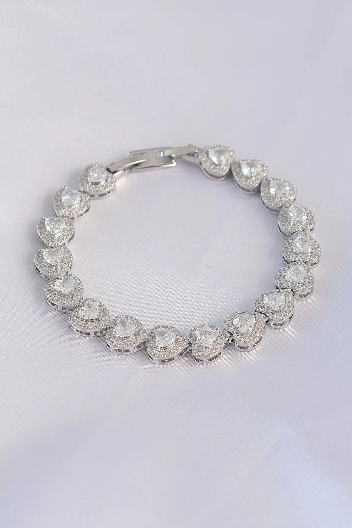 Dodes Vip Seri Pirinç Zirkon Taşlı Gümüş Renk Kalp Model Bileklik TG27BB6073