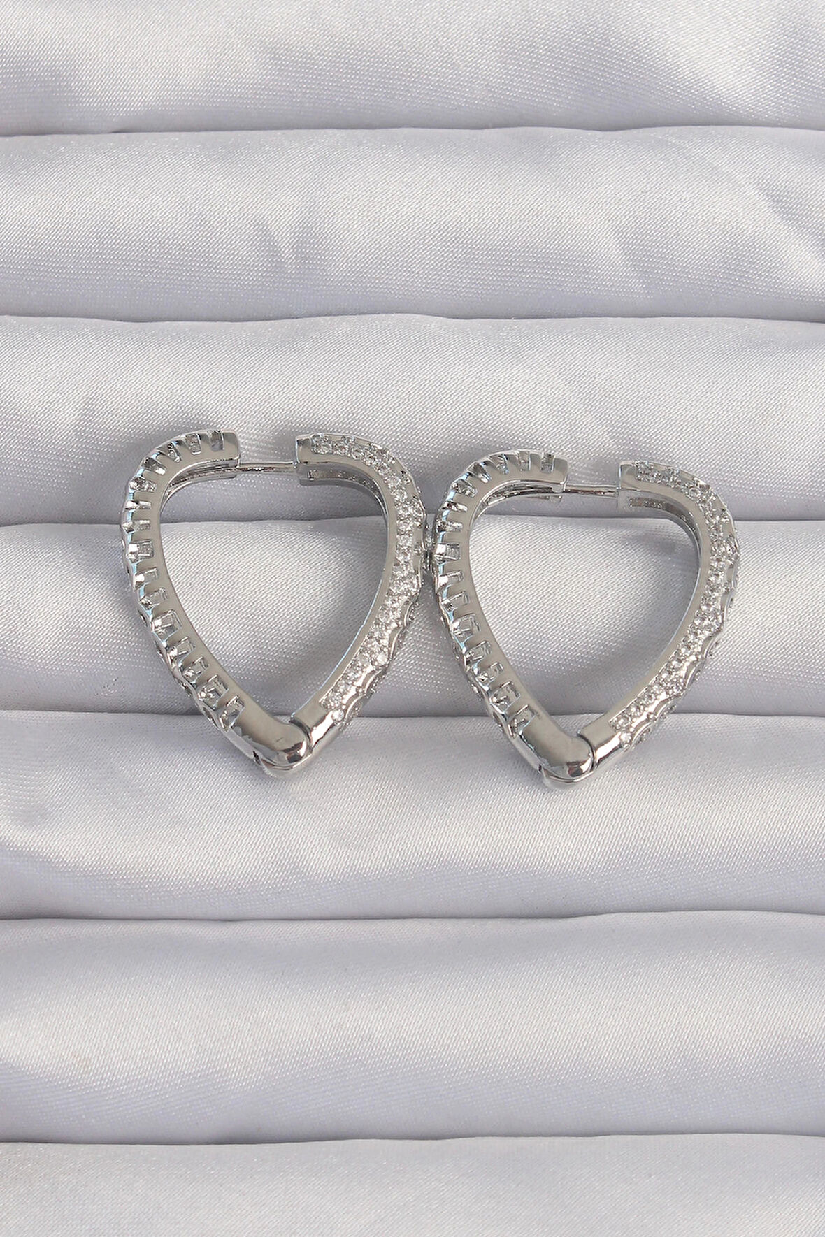 Dodes Pirinç Gümüş Renk Zirkon Taşlı Motifli Kalp Küpe TG27BKP9284