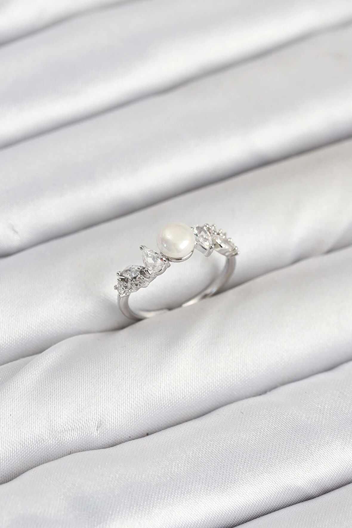 Dodes Pirinç Gümüş Renk Zirkon Taşlı İncili Model Kadın Yüzük TG27BYK3853