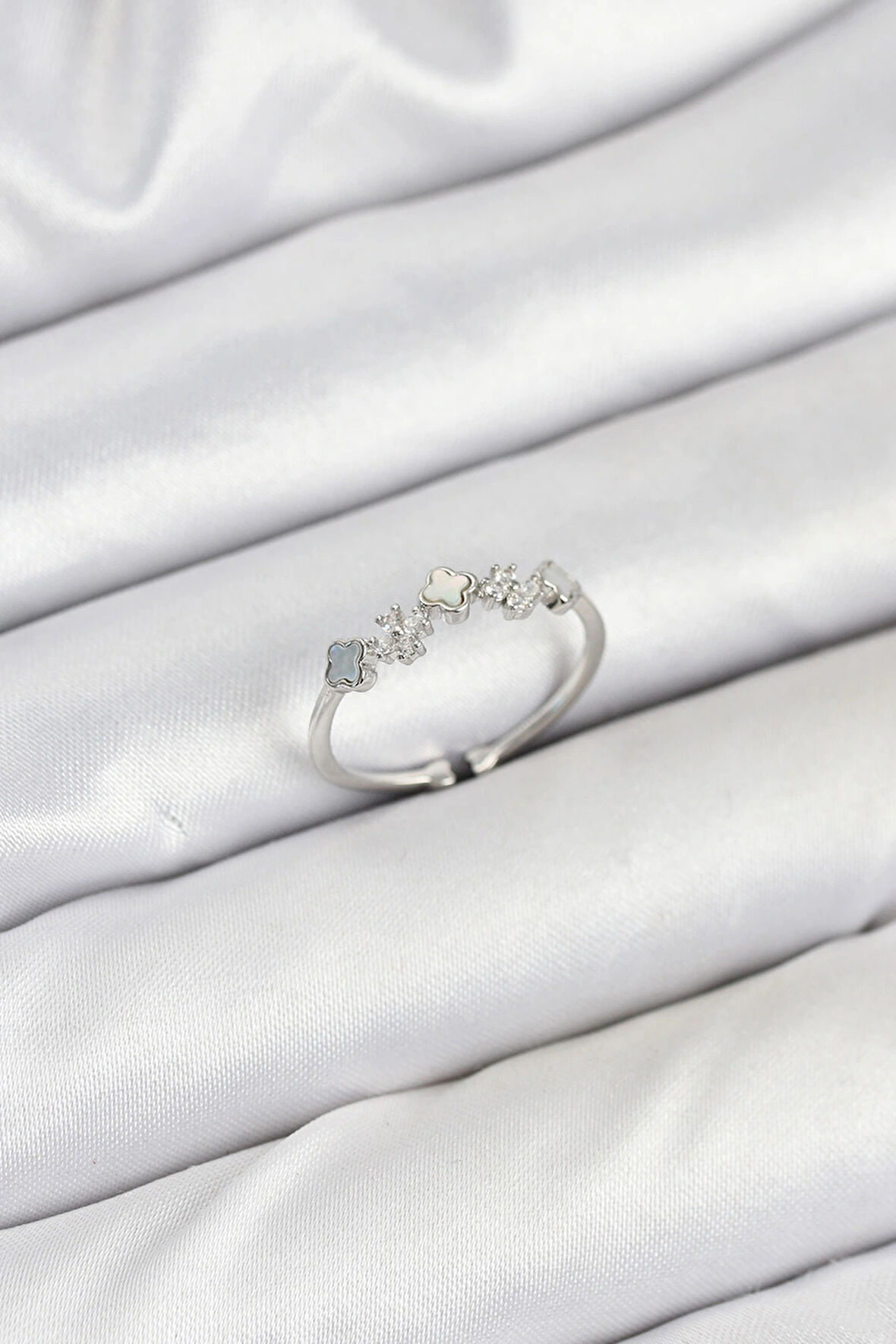 Dodes Dodes Pirinç Gümüş Renk Minimal Yonca Detaylı Kadın Yüzük TG27BYK3843