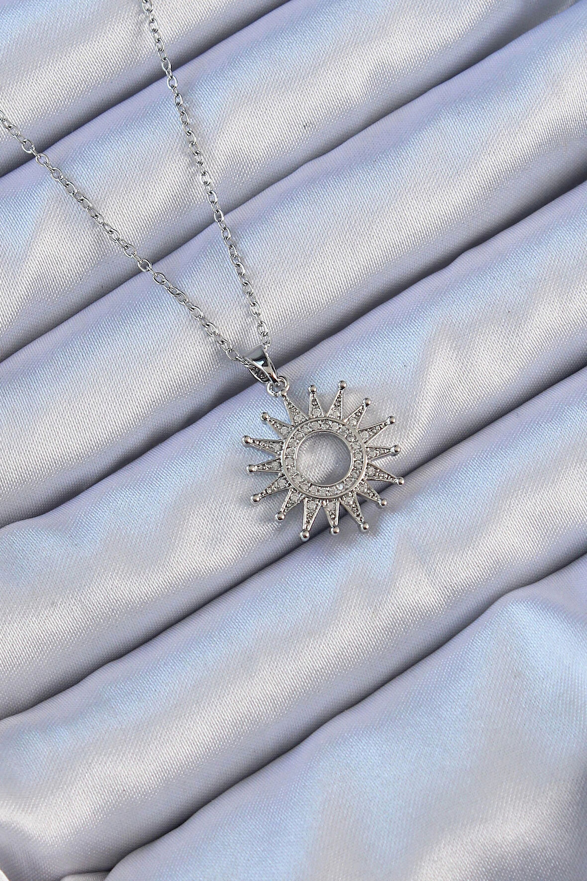 Dodes 316L Çelik Zincir Gümüş Renk Zirkon Taşlı Parlayan Güneş Kolye TG27BKO9106